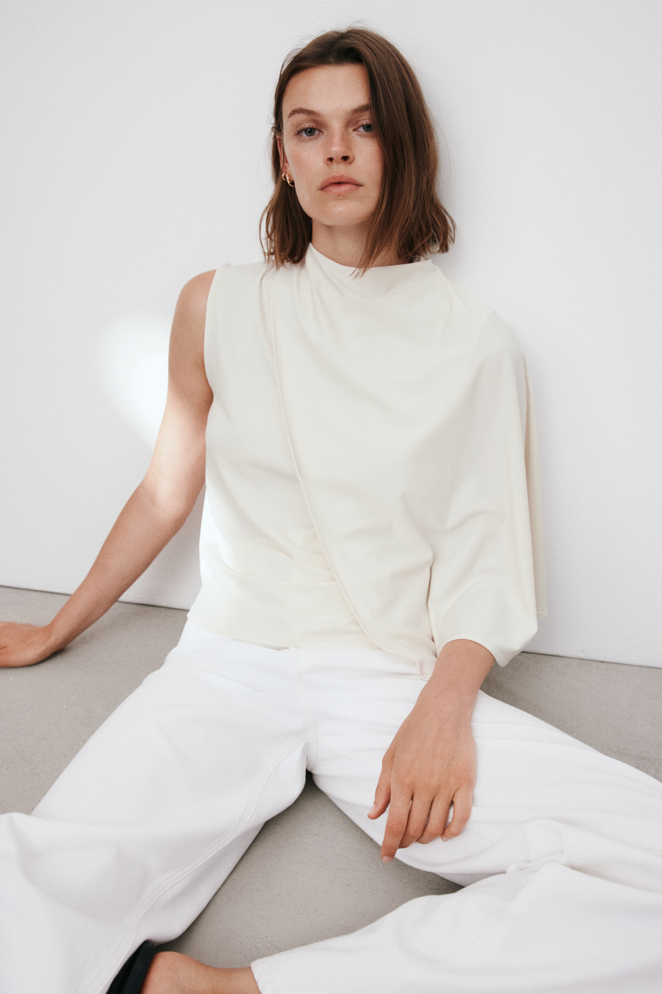 Haut en crêpe avec détail style cape