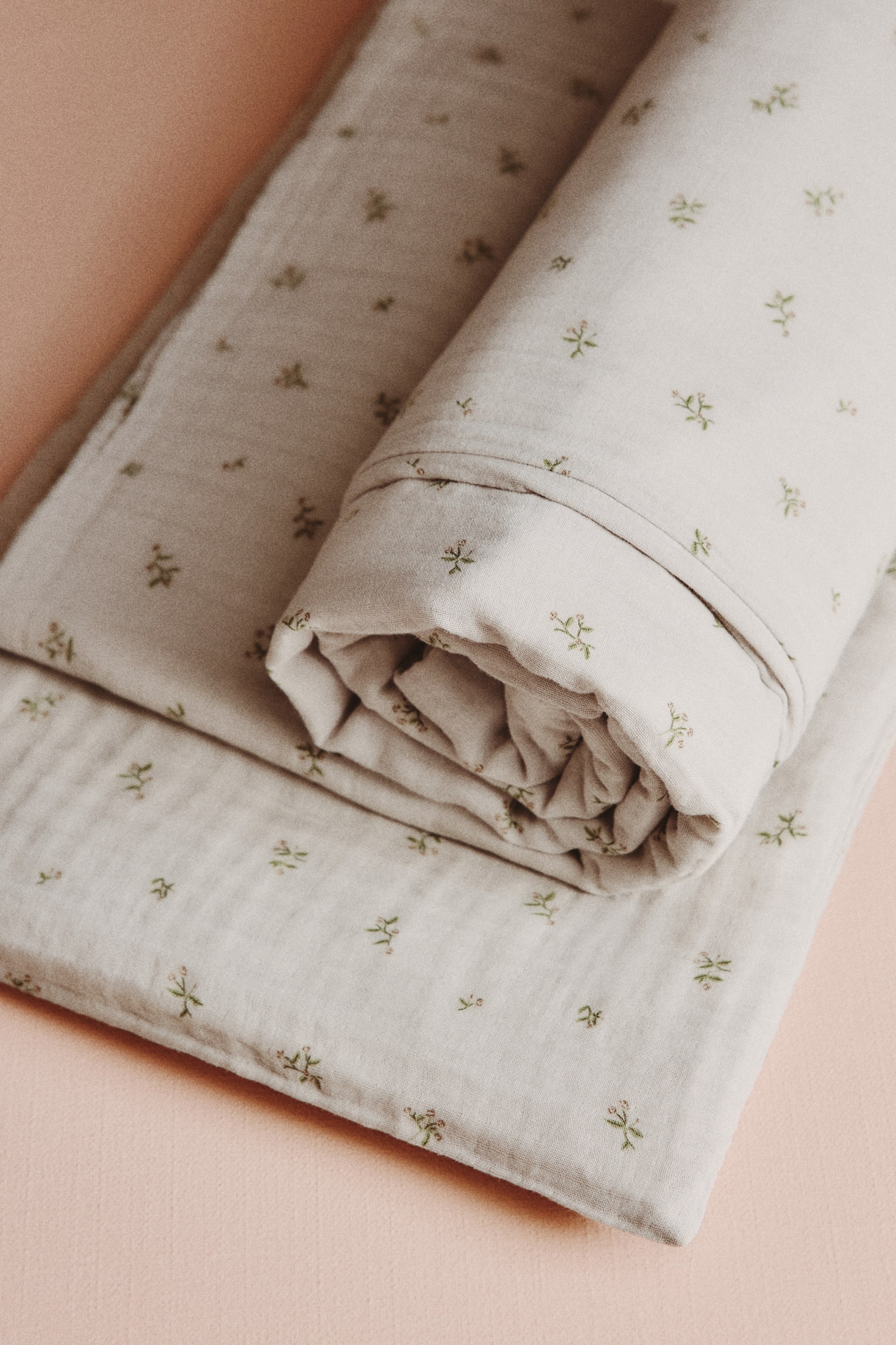 View larger image: Muslin cot duvet cover set - Light mole/Floral - Home All | H&M 1