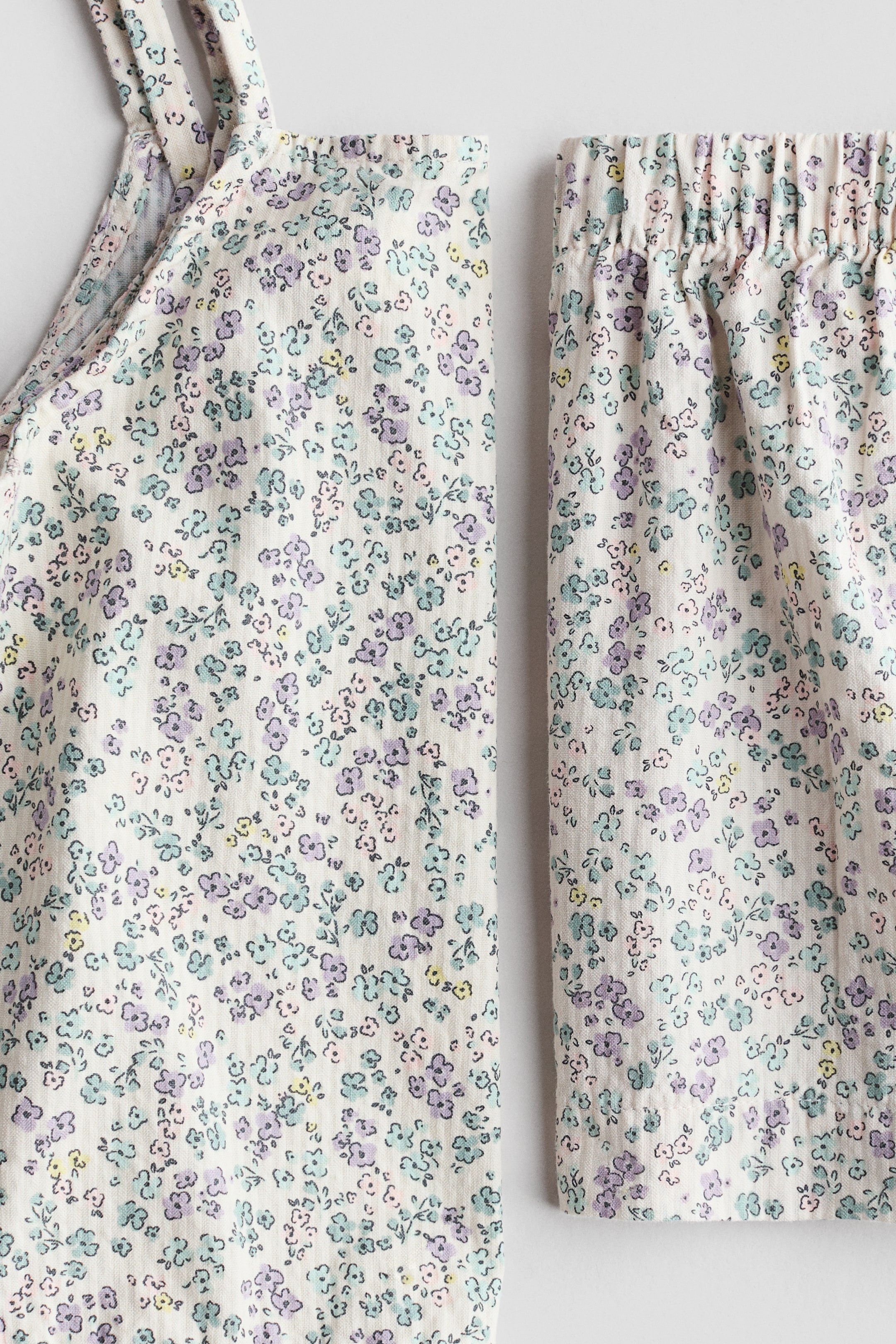 View larger image: 2-piece cotton seersucker set - Cream/Floral - Kids | H&M MY 2