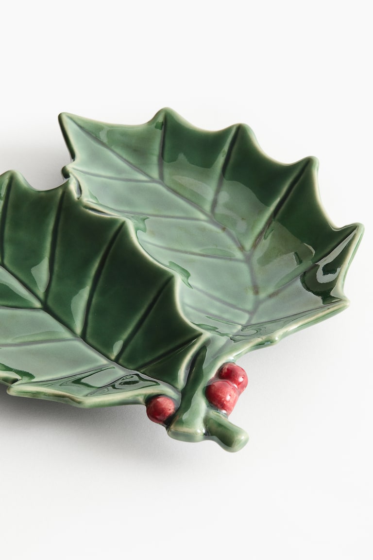 Figurativt serveringsfat i stengods - Grön/Mistel - Home All | H&M SE