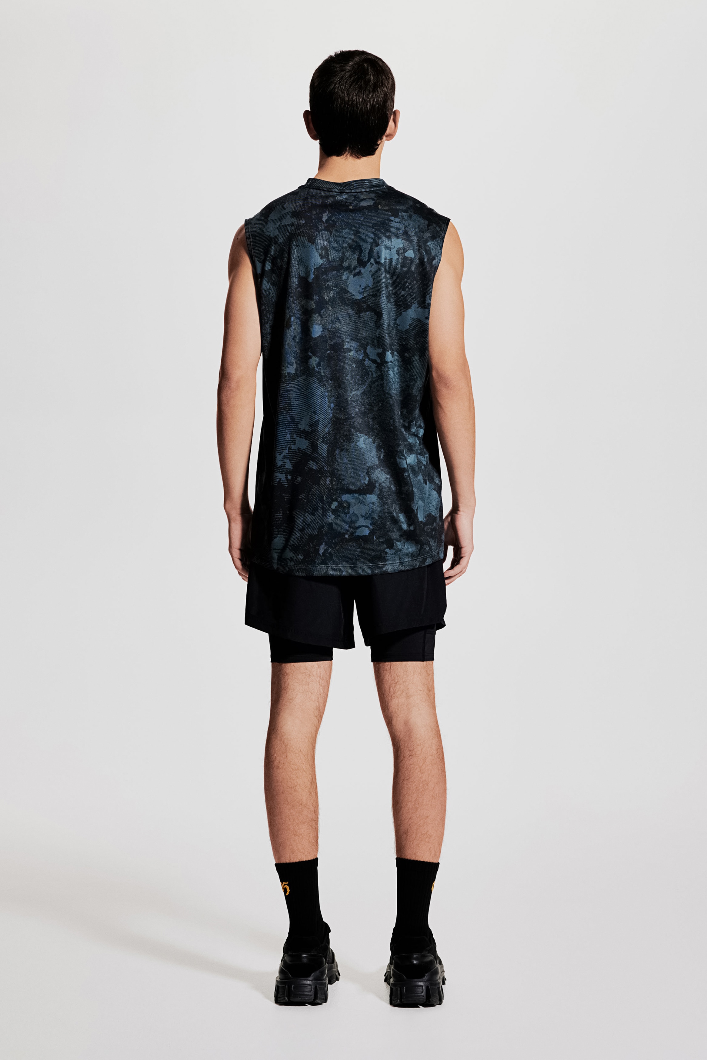 レギュラーフィット スポーツタンクトップ DryMove™ - ブラック - Men