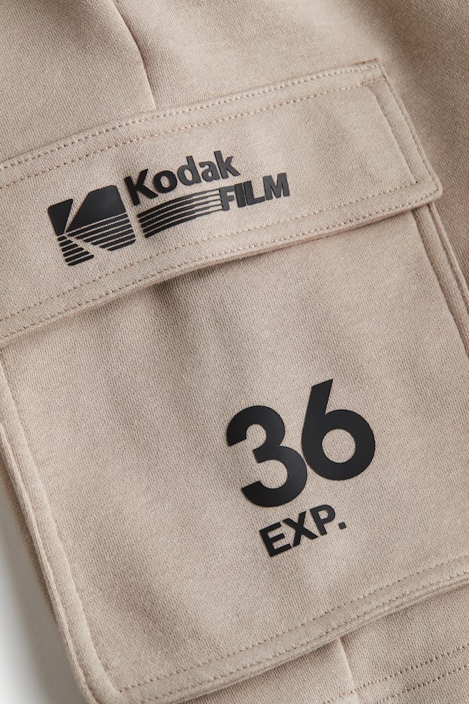 Shorts in felpa cargo stampati Relaxed Fit - Beige/Kodak - 5