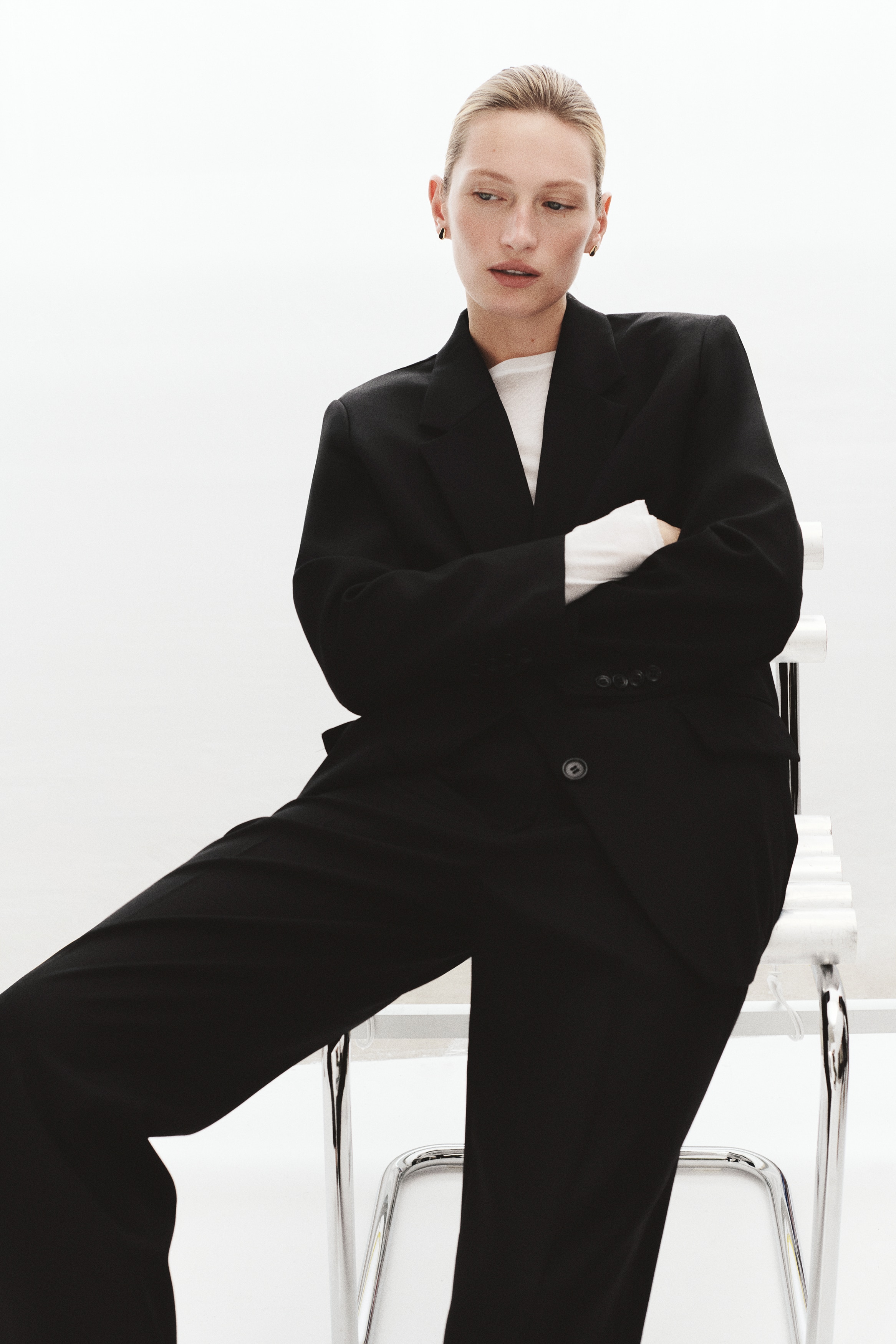 Pantalone elegantnog kroja od mešavine vune - Crna