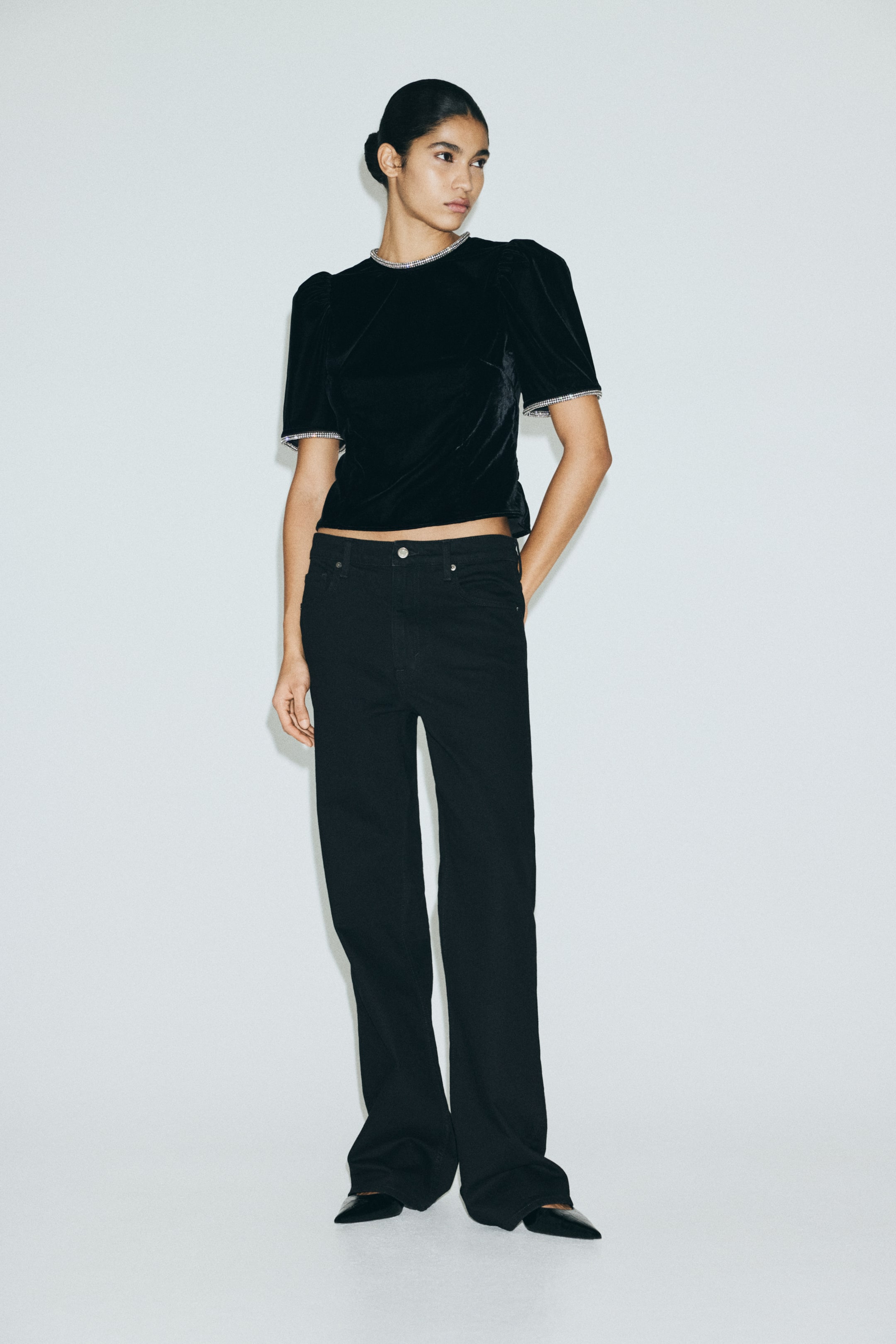 Zobacz większy obraz: Aksamitny top ze strassem - Czarny - ONA | H&M PL 3