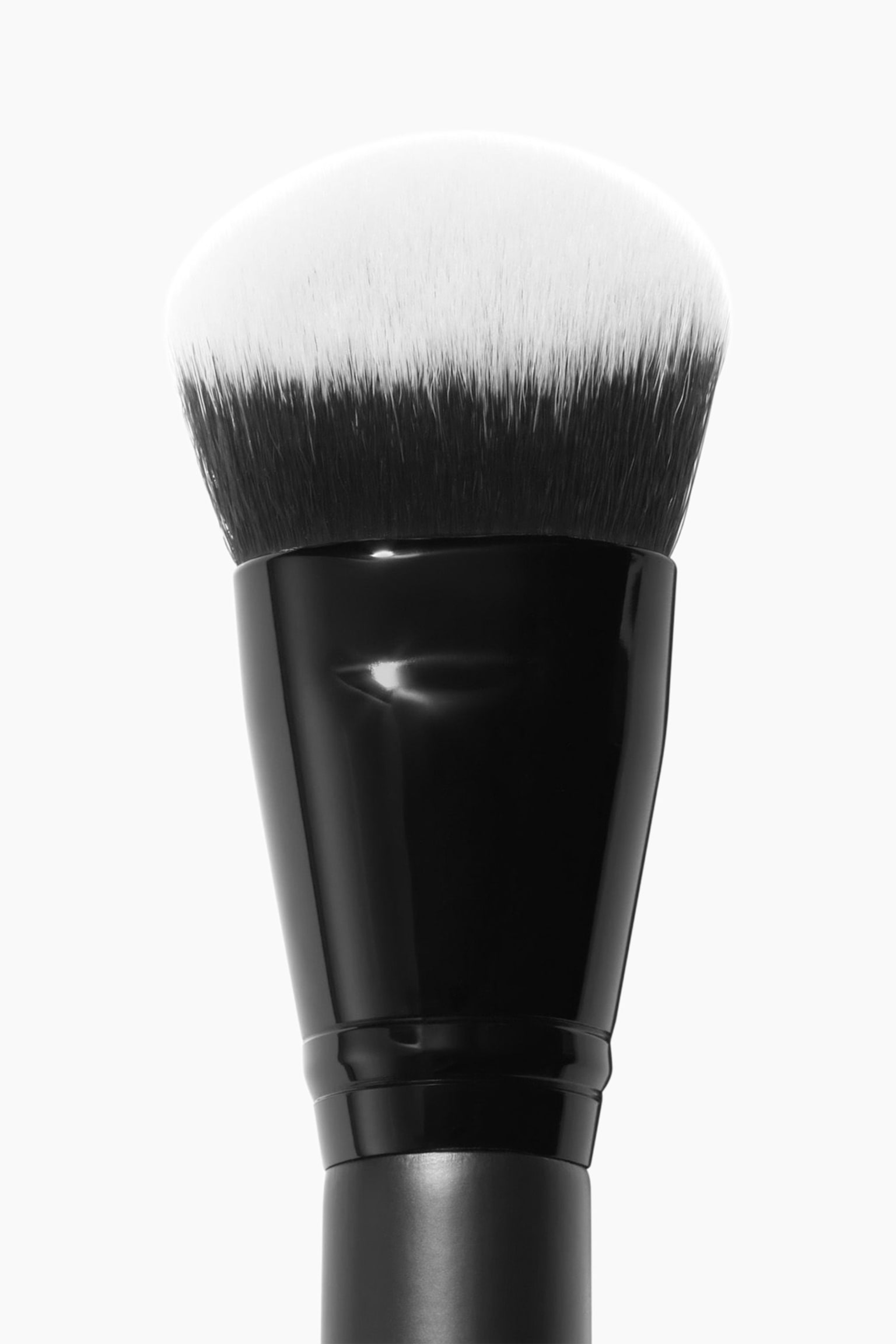 Smooth Swipe Foundation Brush - Black - 4