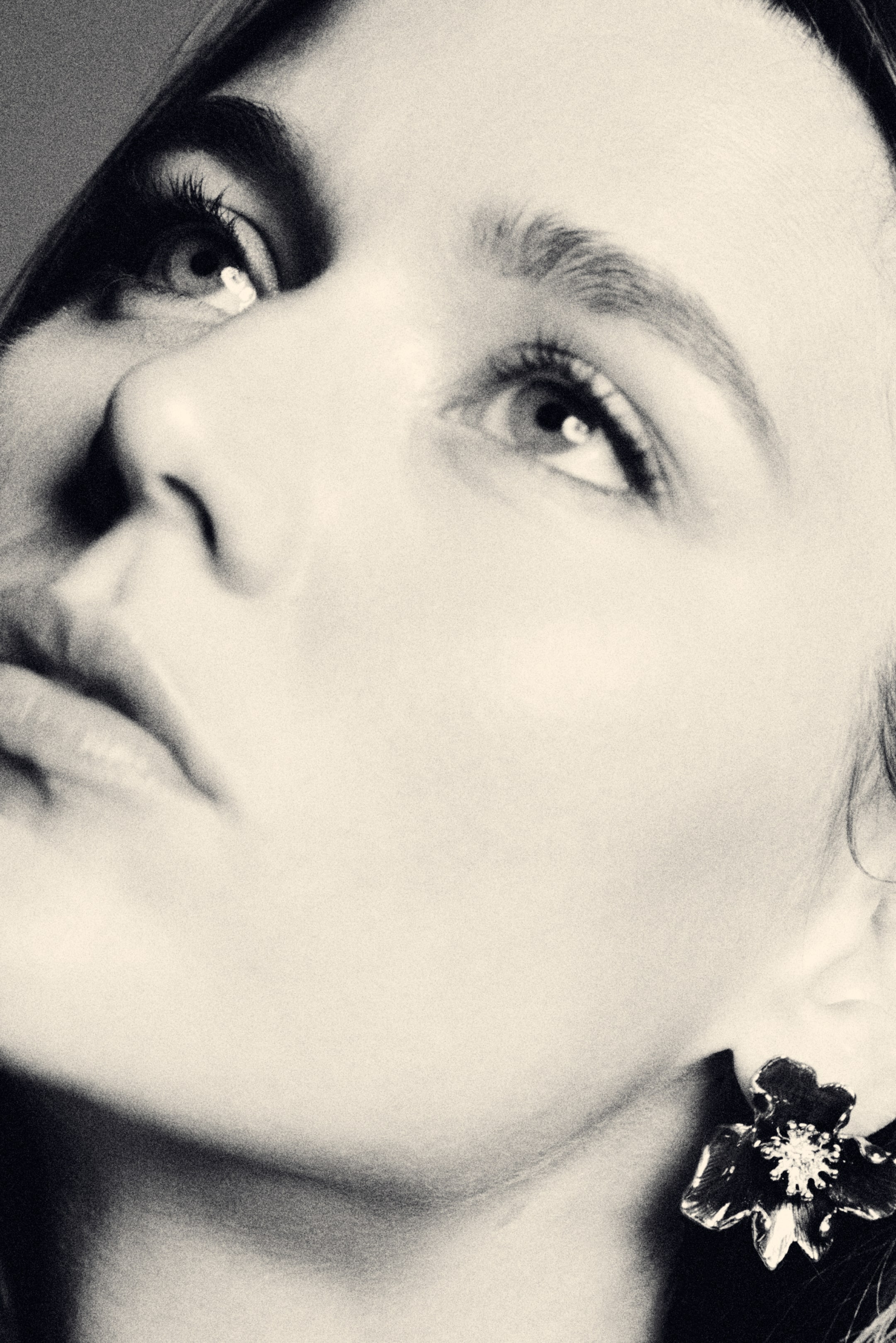 Größeres Bild ansehen: Blütenförmige Ohrringe - Dunkelbraun - Ladies | H&M DE 1