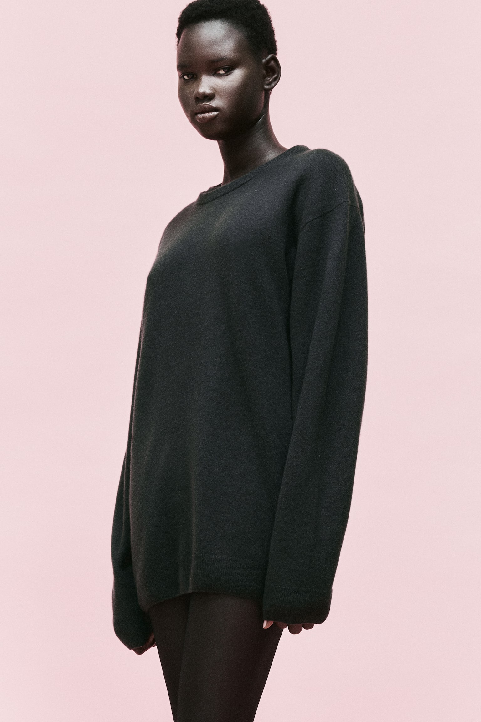 Oversized Cashmere Sweater - Black - 4