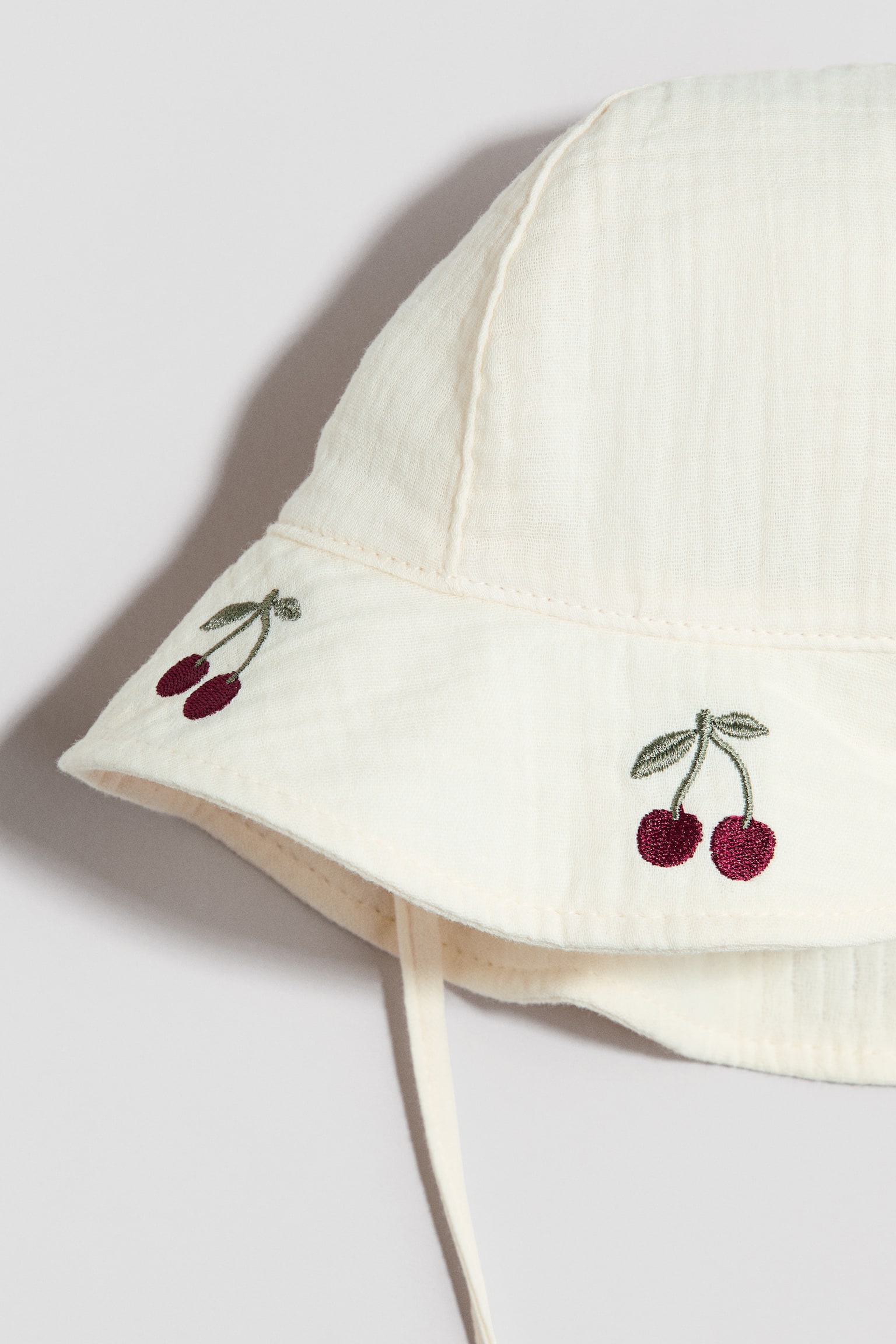 Embroidered muslin sun hat - White/Cherries - 2