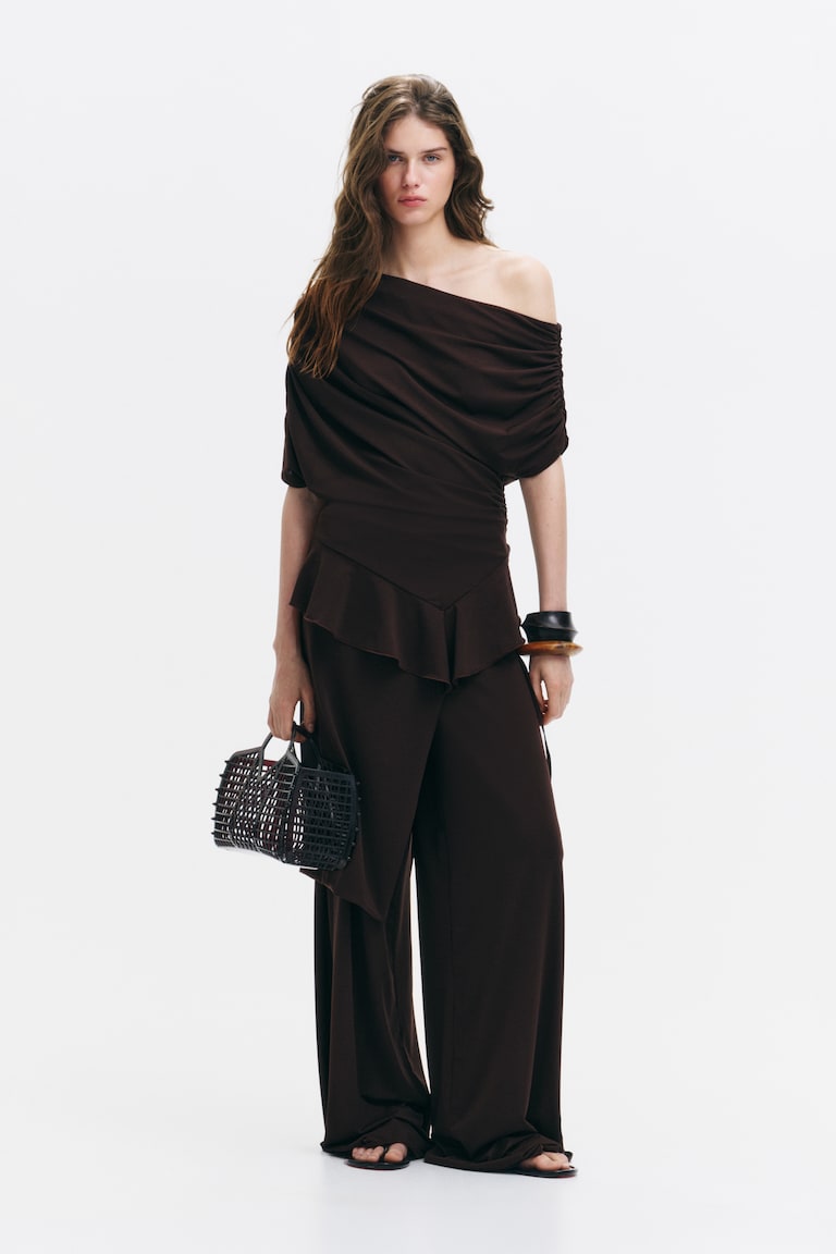 Drapirana bluza na jedno rame