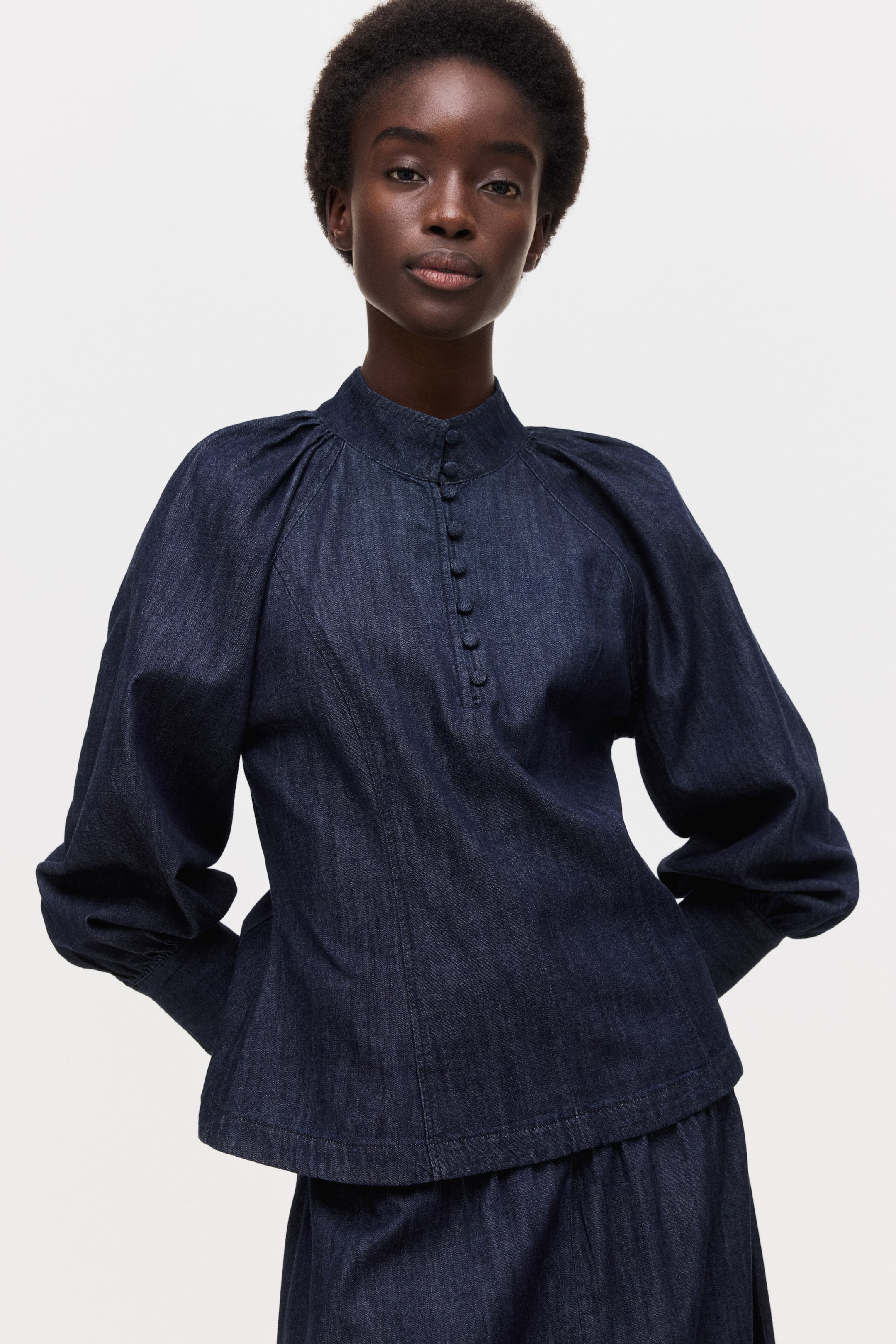 Grotere afbeelding bekijken: Bloes van katoenen denim - Donker denimblauw - DAMES | H&M BE 1