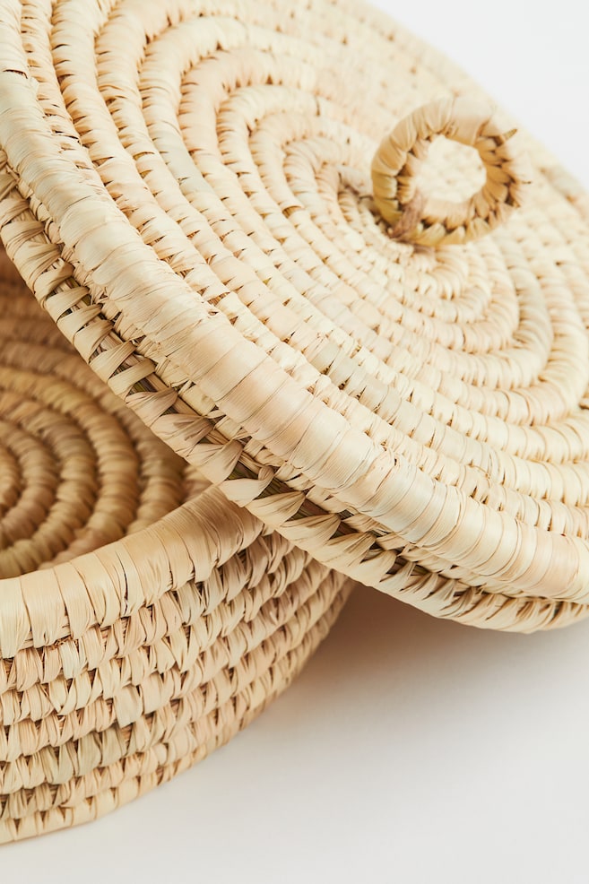 Braided straw lidded basket - Light beige - 2