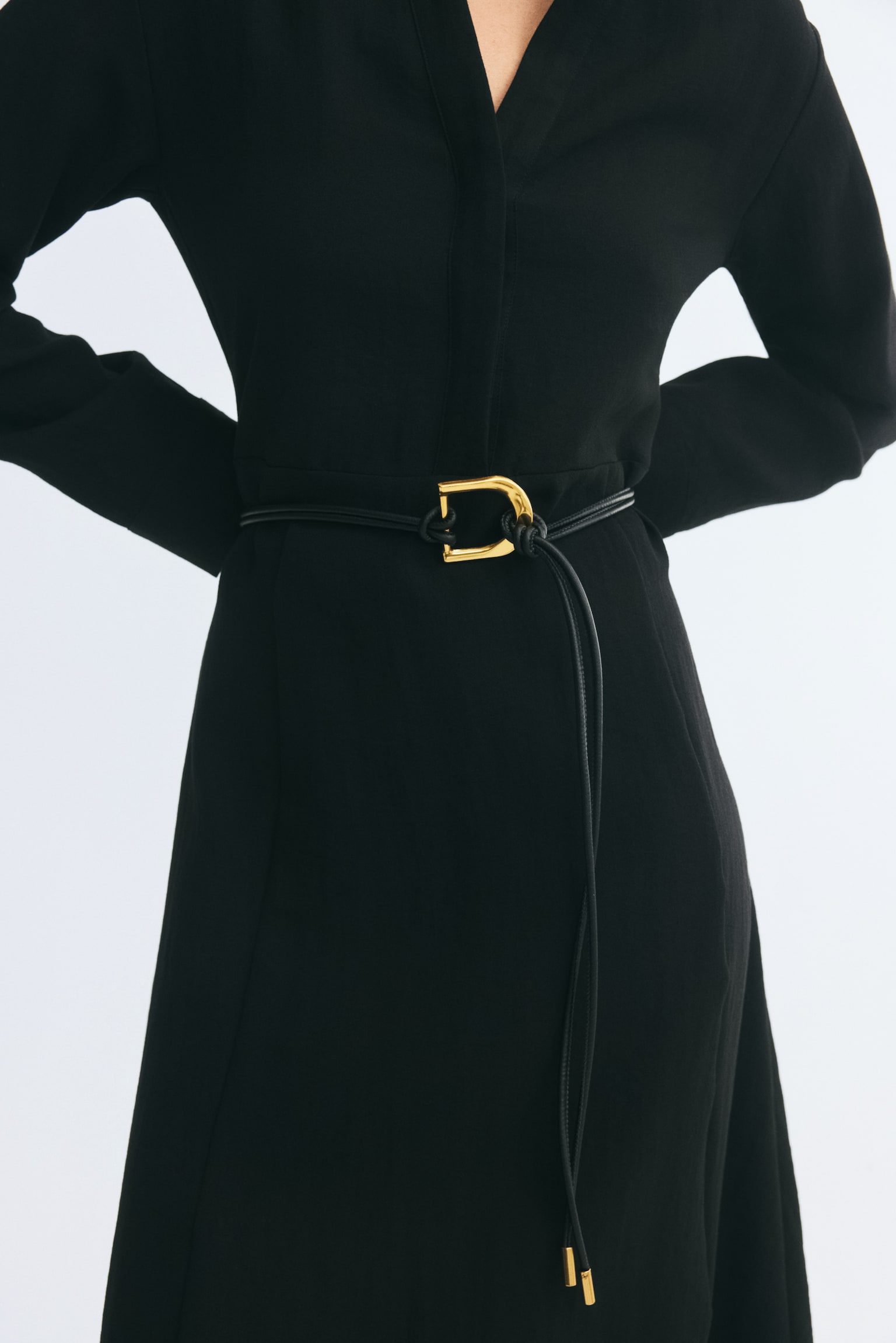 Женское платье H&M Flared Dress with Belt, цвет: Чёрный — фото 4