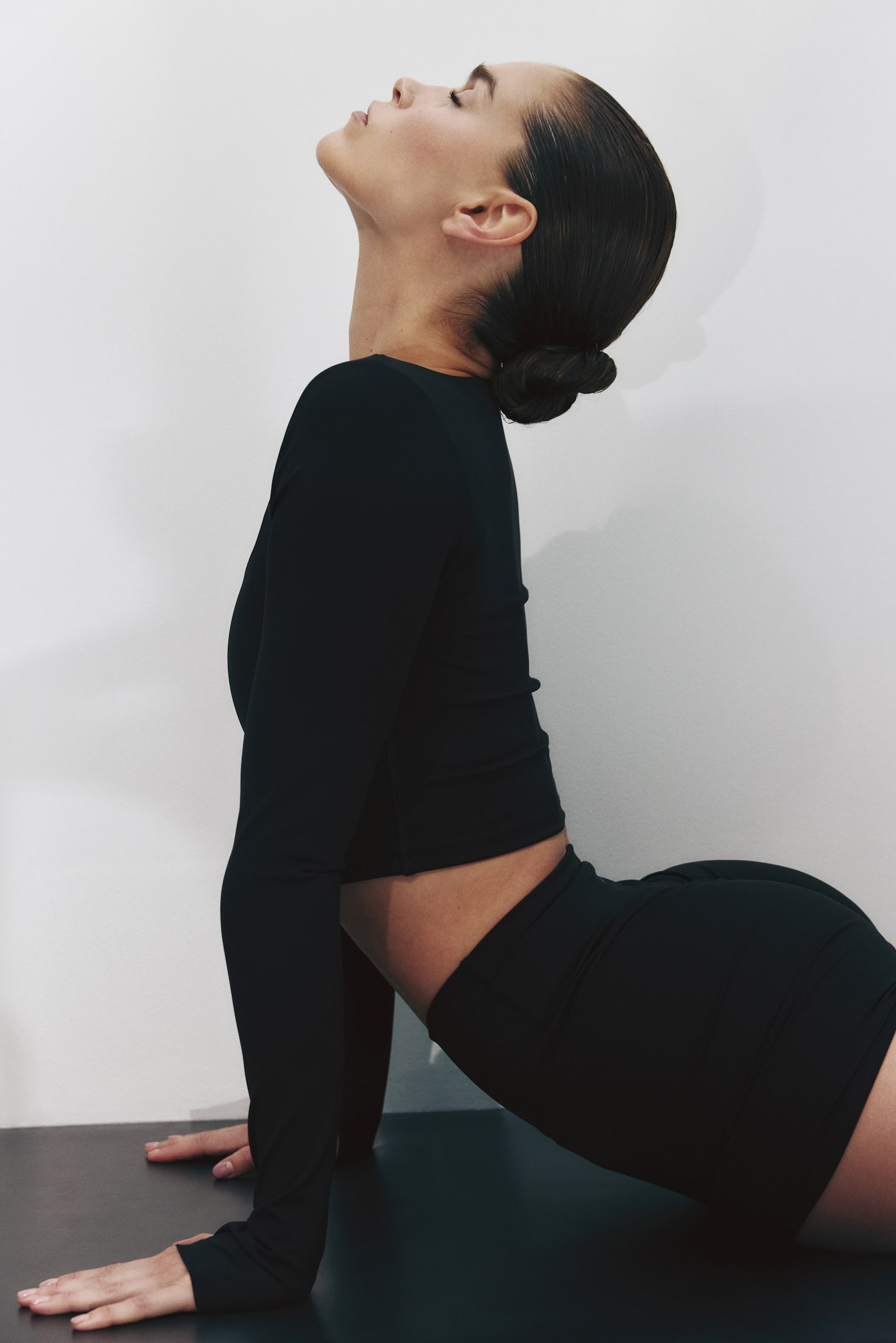 Sports top with SculptMove™ - Black - 4