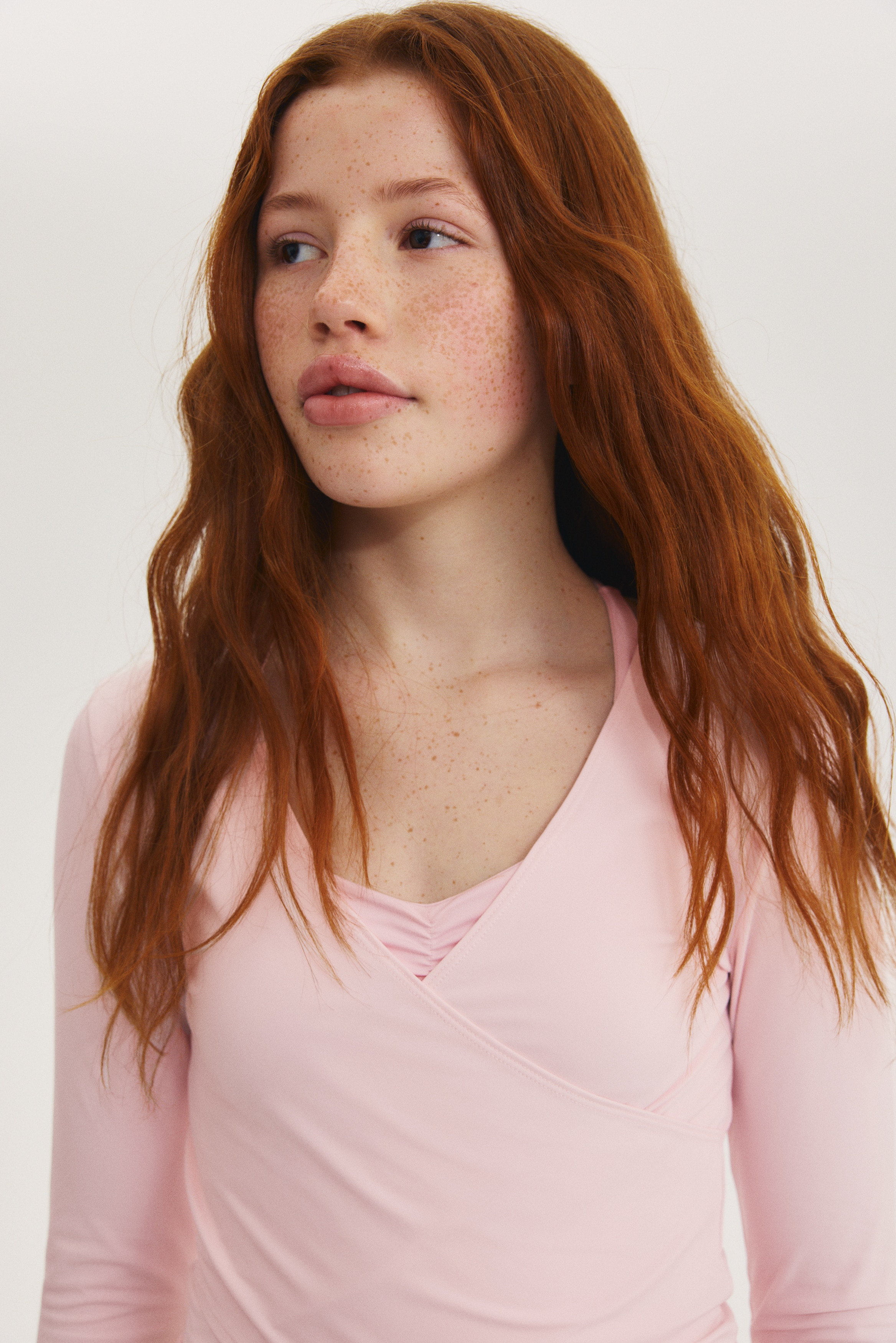 SoftMove™交疊式運動上衣 - 淺粉紅色/黑色