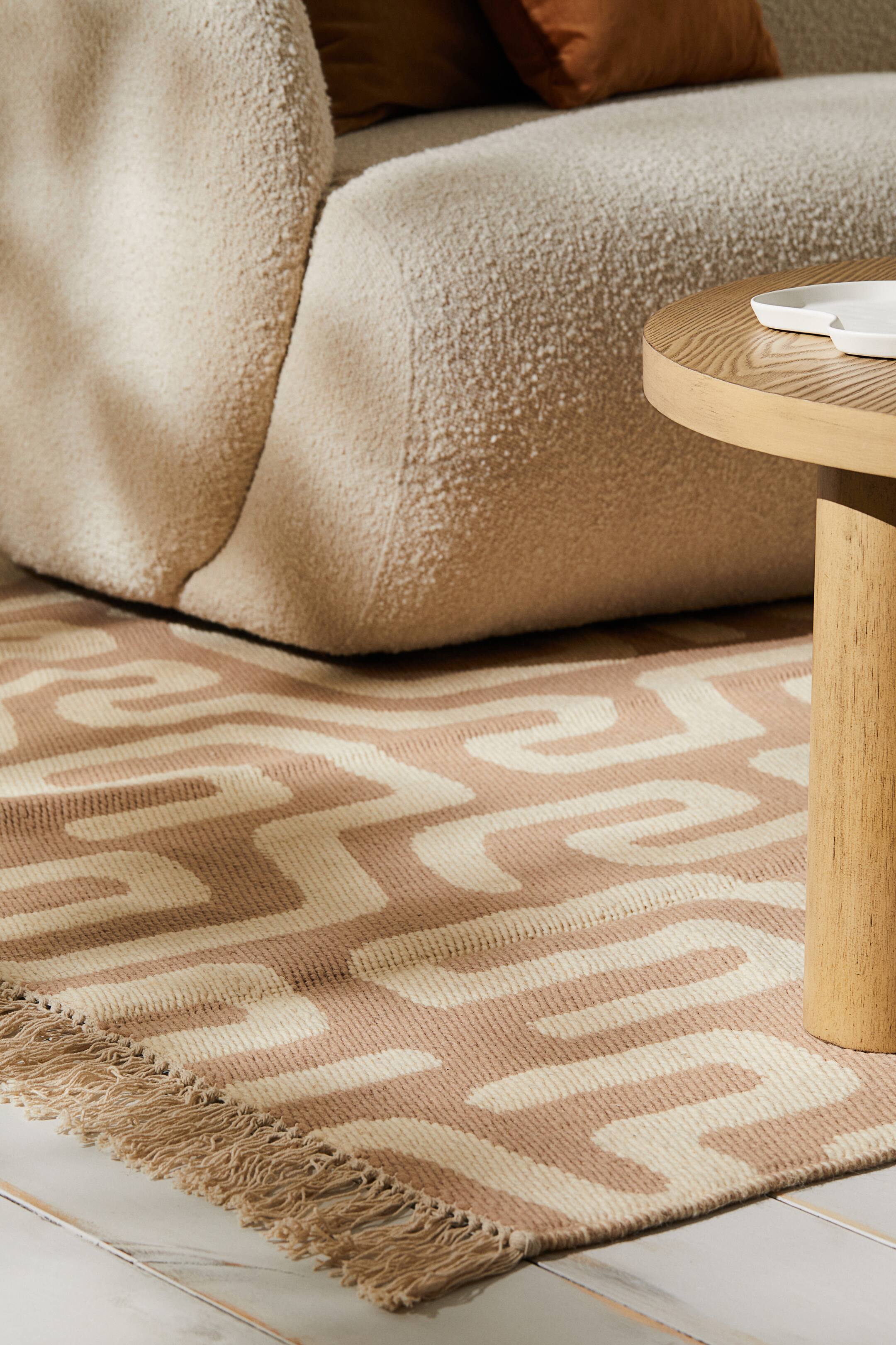 Jacquardweave woolblend rug Powder beige/Patterned Home All H&M GB