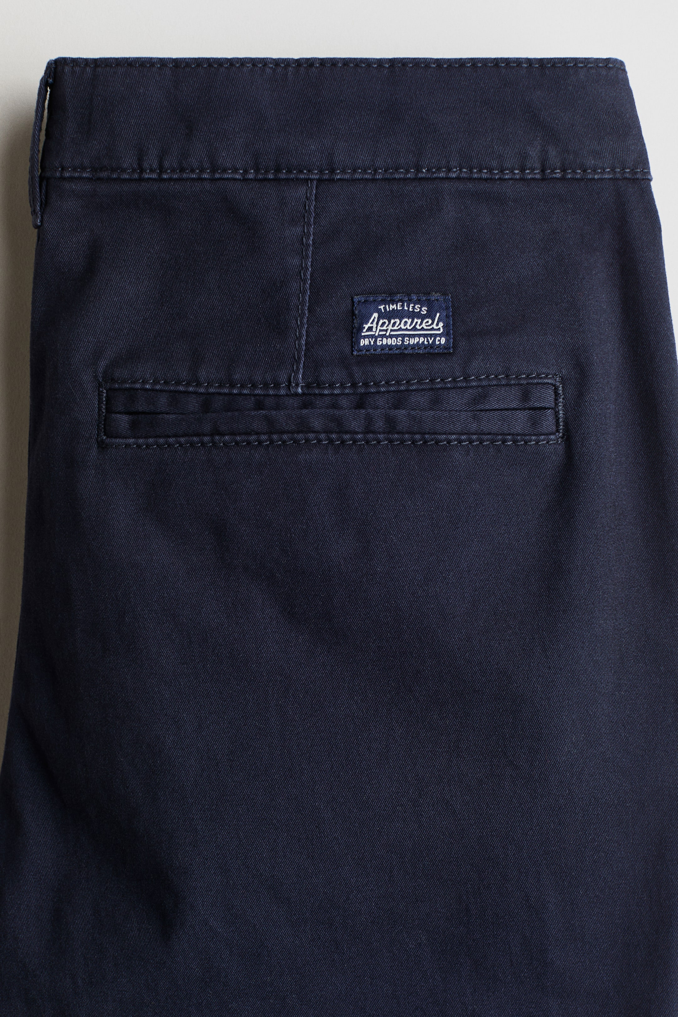Pantalon de coutil effilé en sergé