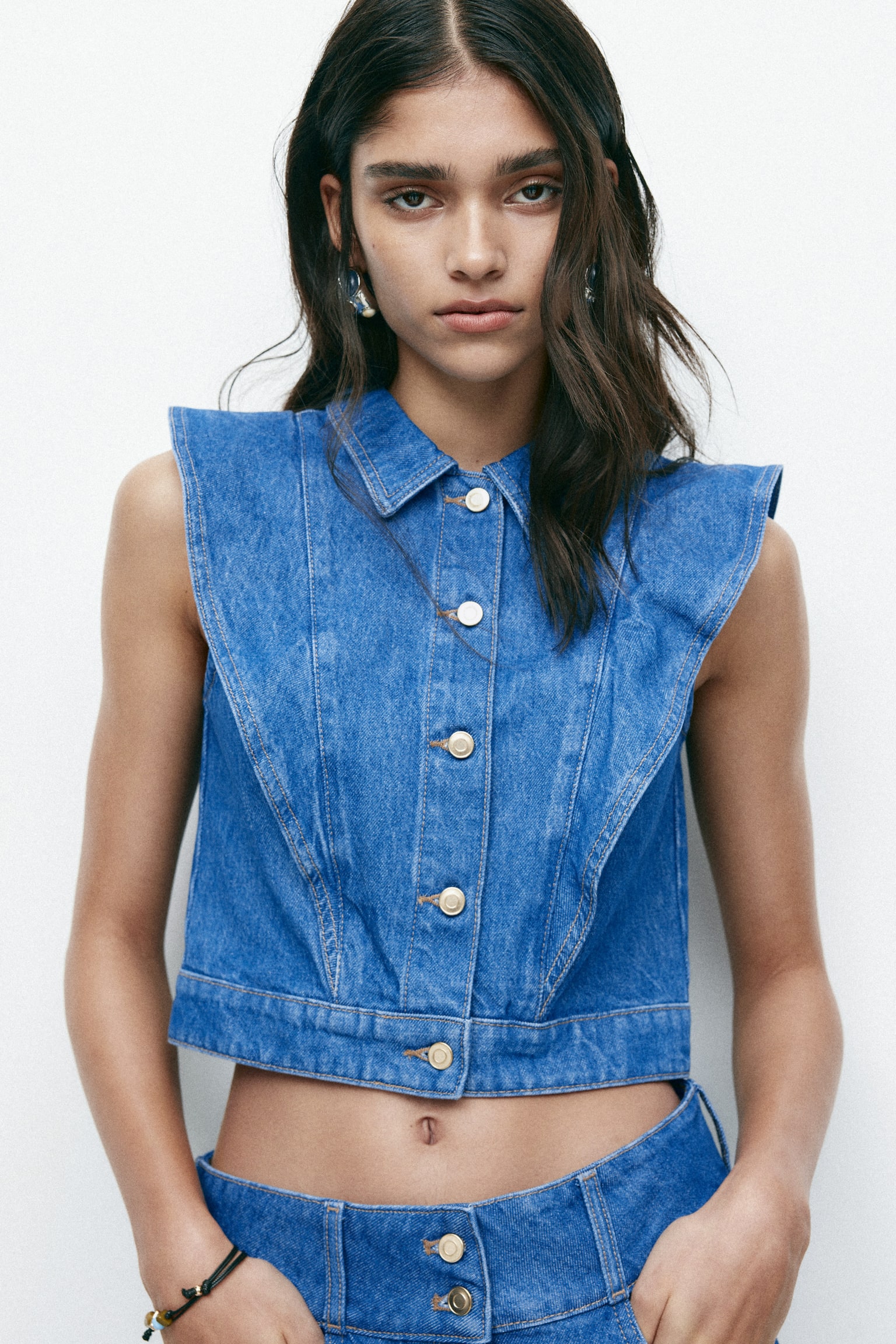 Gilet sans manches volanté en denim - 4