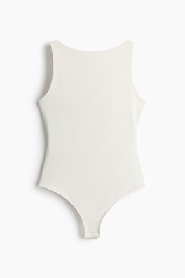 Stringbody med vriden detalj