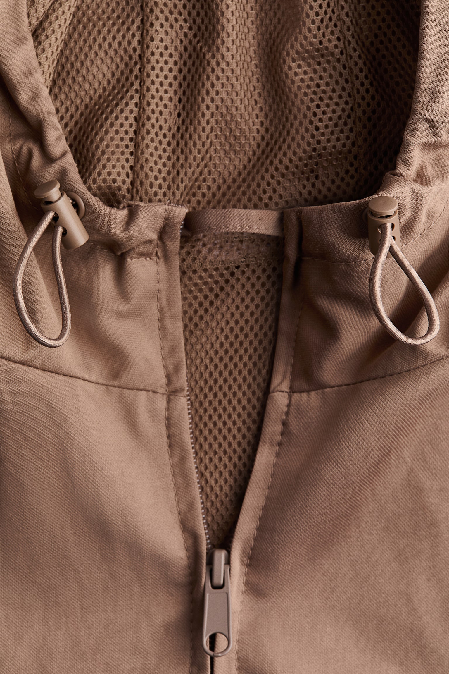 Женская куртка H&M Hooded Windbreaker, цвет: Бежевый — фото 6