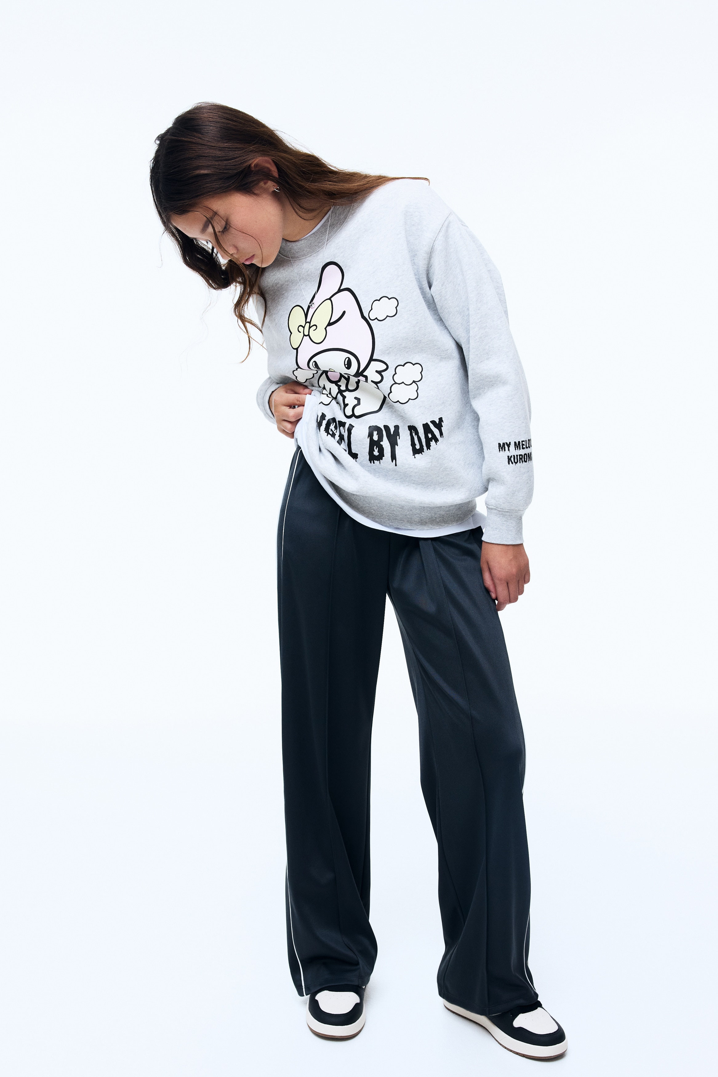 ♡♡ Oversized Sweatshirt with Printed Motif - Light gray/Kuromi