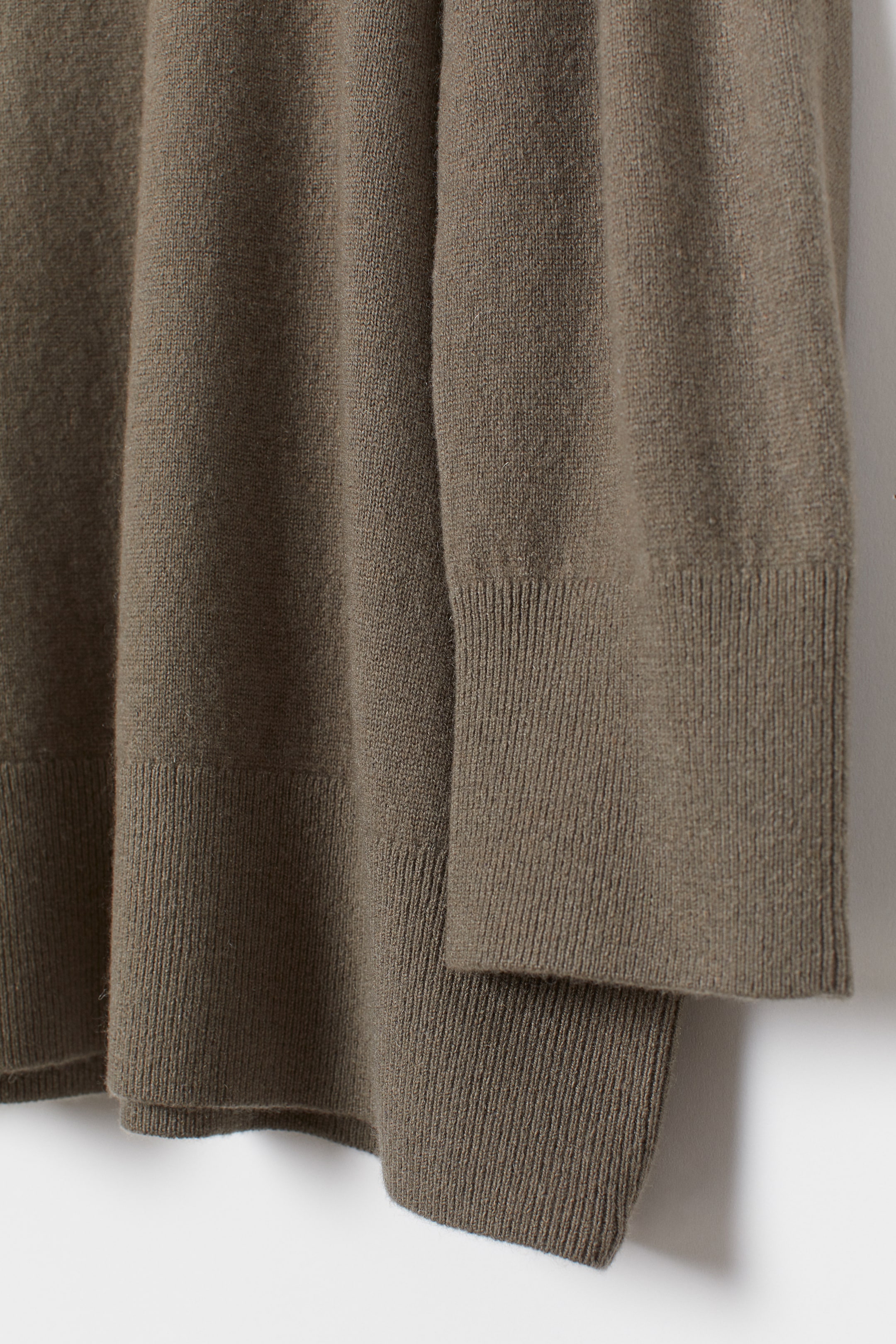 Oversized cashmere jumper - Round neck - Long sleeve - Khaki green ...