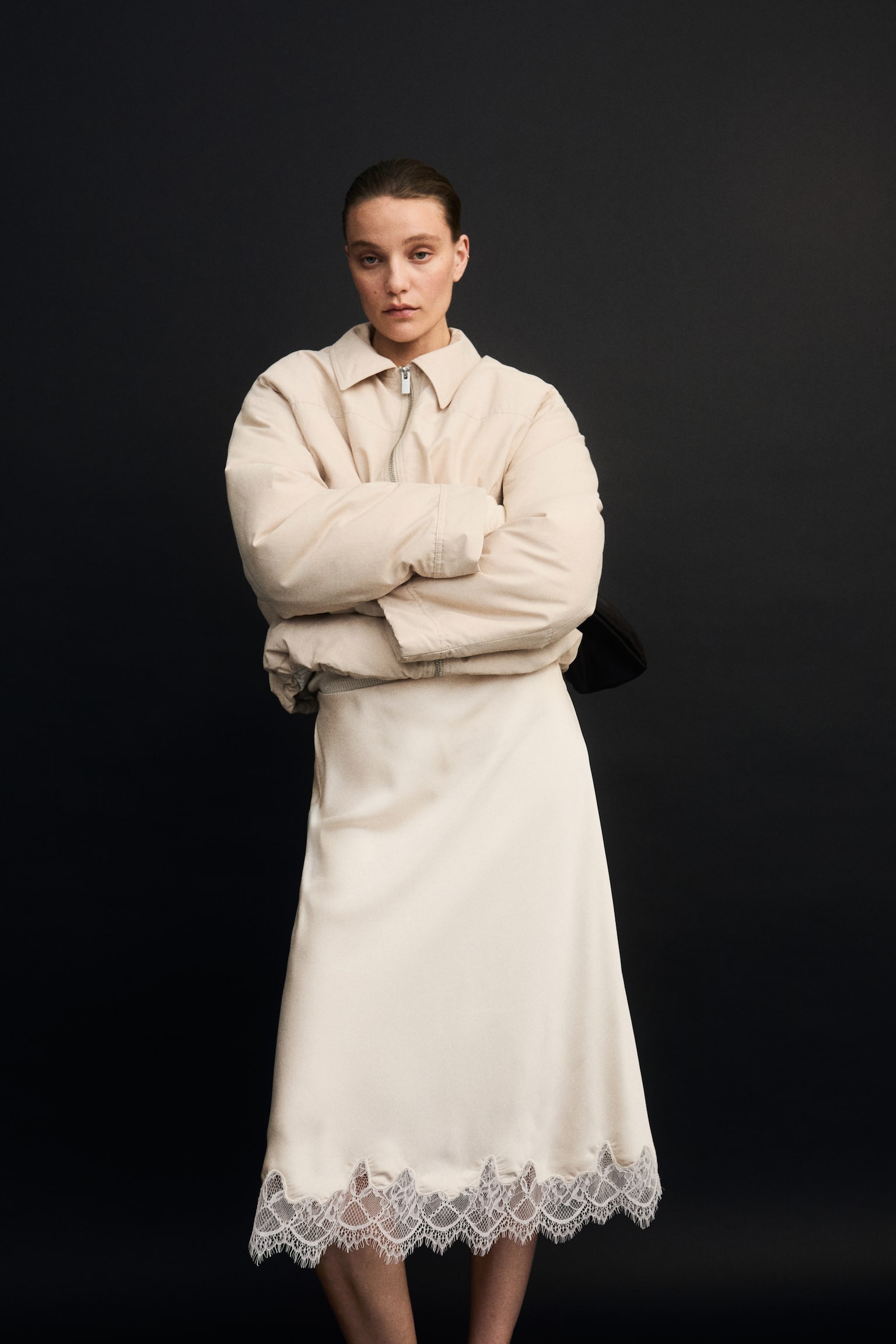 חצאית קומבניזון עם תחרה - בז' בהיר/שחור/בז' בהיר - 5