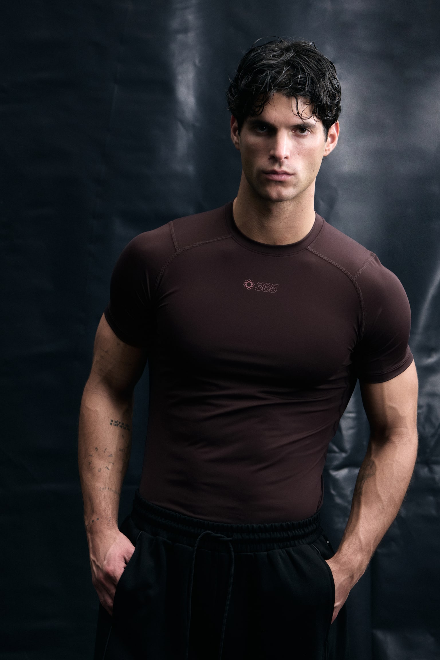 Playera deportiva Muscle Fit con DryMove™ - Café oscuro/Negro - 1