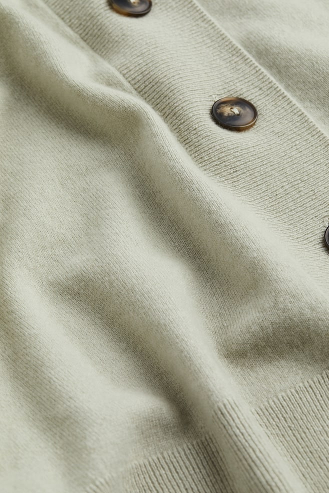 Fine-knit cashmere cardigan - Light khaki green/Nearly black - 2