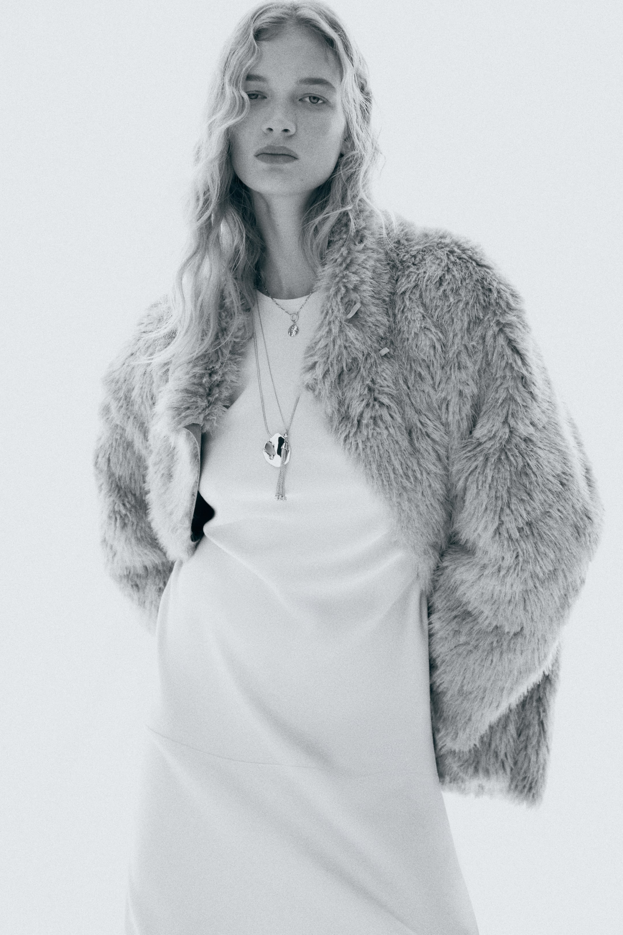 Zobraziť väčší obrázok: Šaty s odhaleným chrbtom a zaväzovaním - Svetlobéžová - ŽENY | H&M SK 3