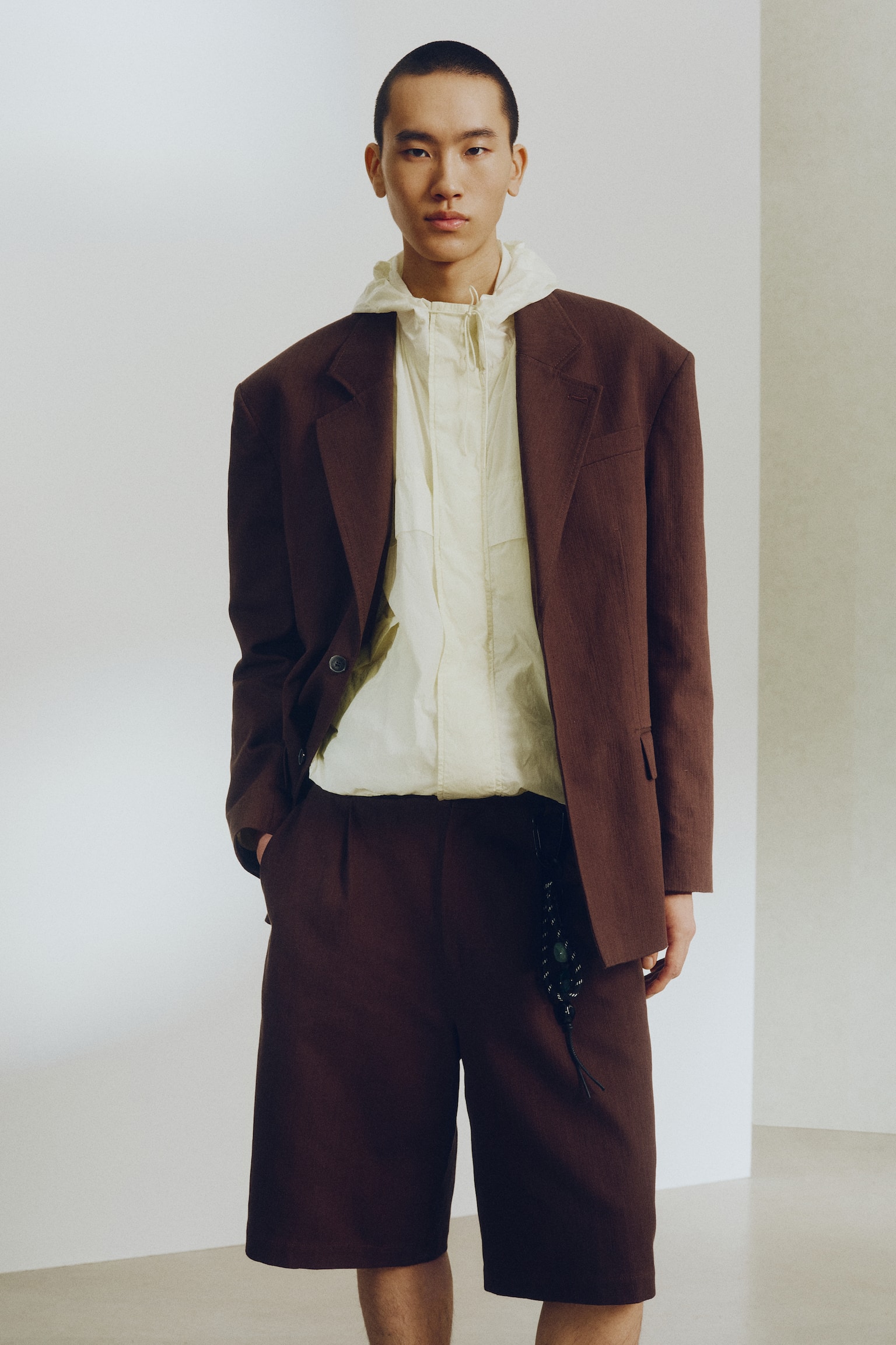 Подовжені шорти Loose Fit - Темно-коричневий - 1