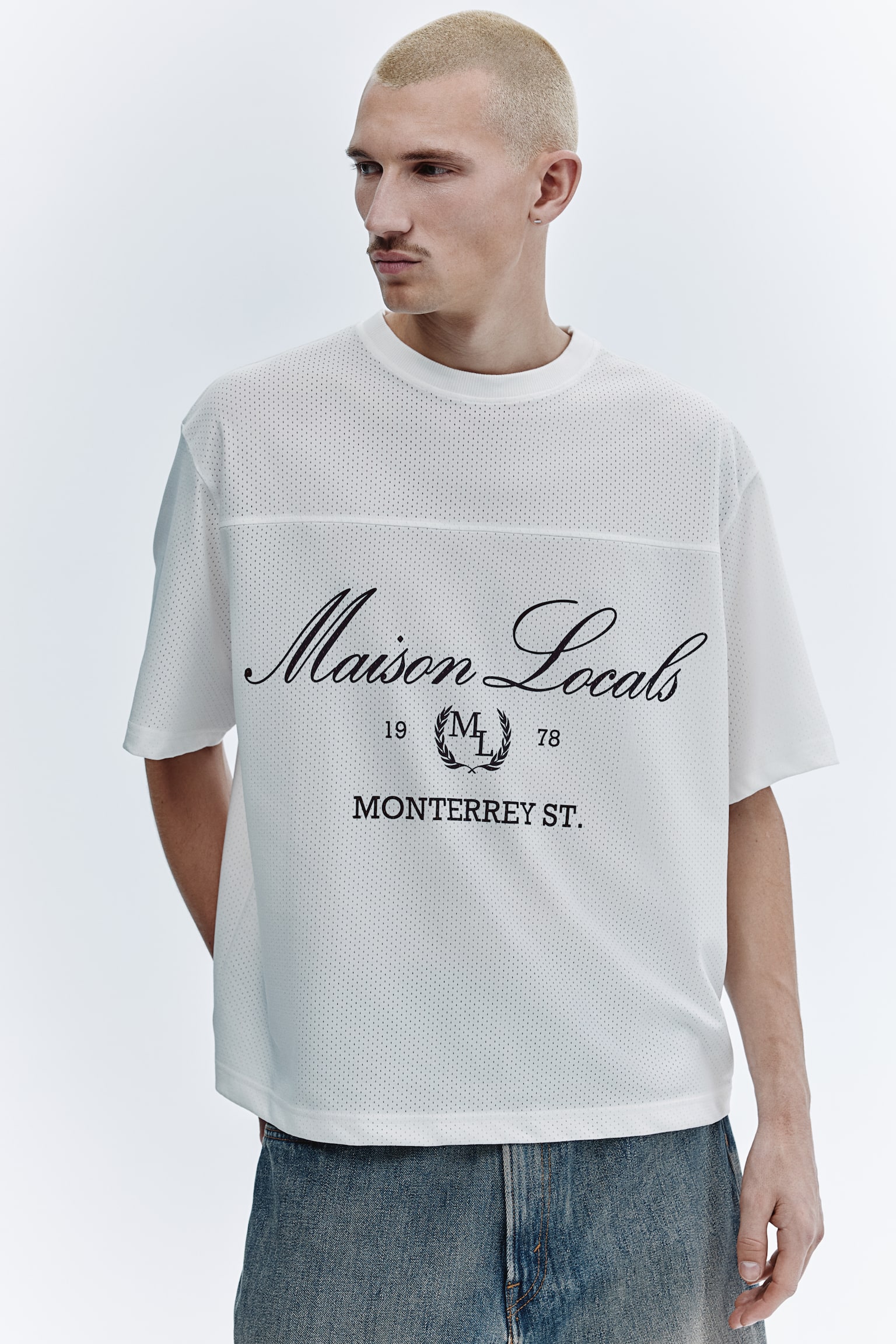 Siateczkowy T-shirt z nadrukiem Oversized Fit - Biały/Maison Locals/Granatowy/Maison Locals - 4