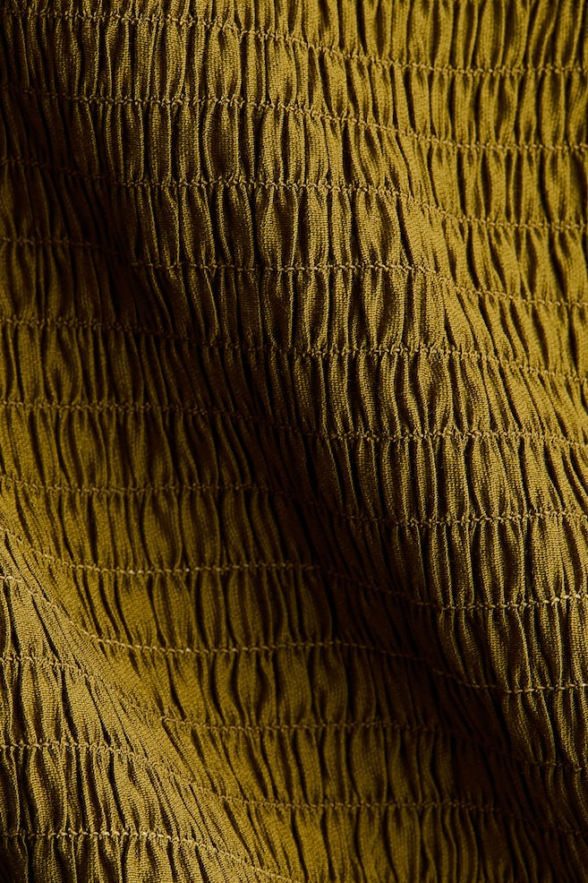 Smockad blus i viskosmix-Mörk khakigrön - 5