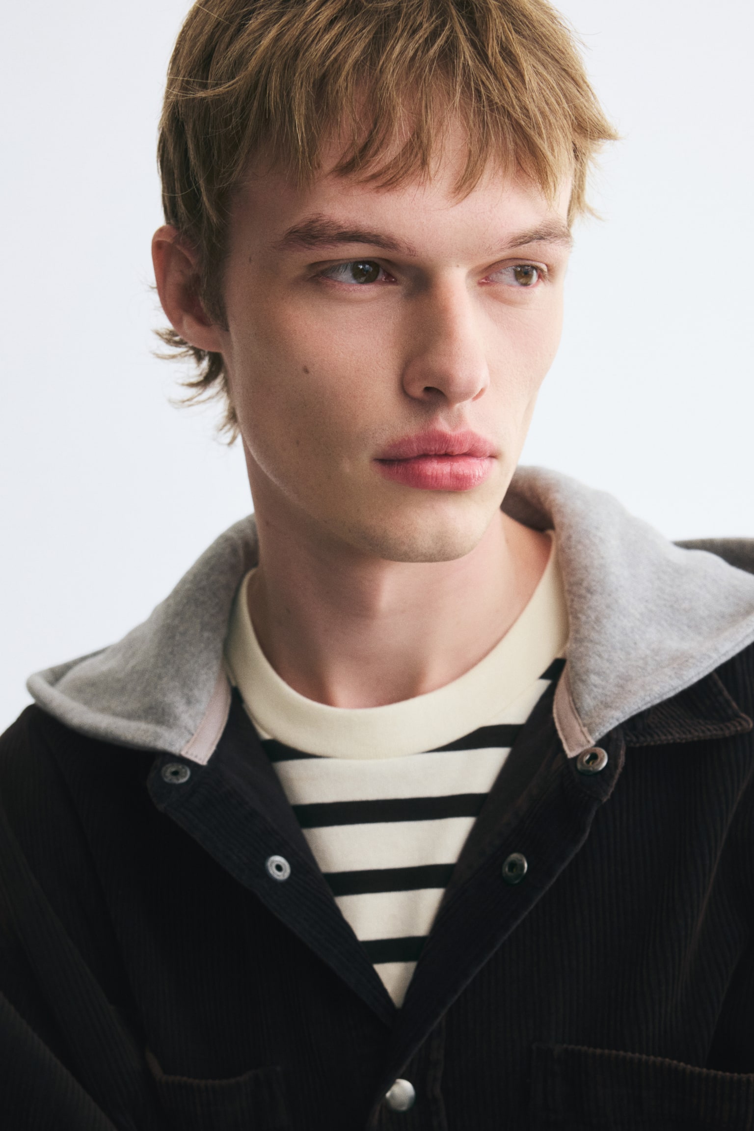 Мужская рубашка H&M Corduroy Overshirt, цвет: Угольный серый — фото 3
