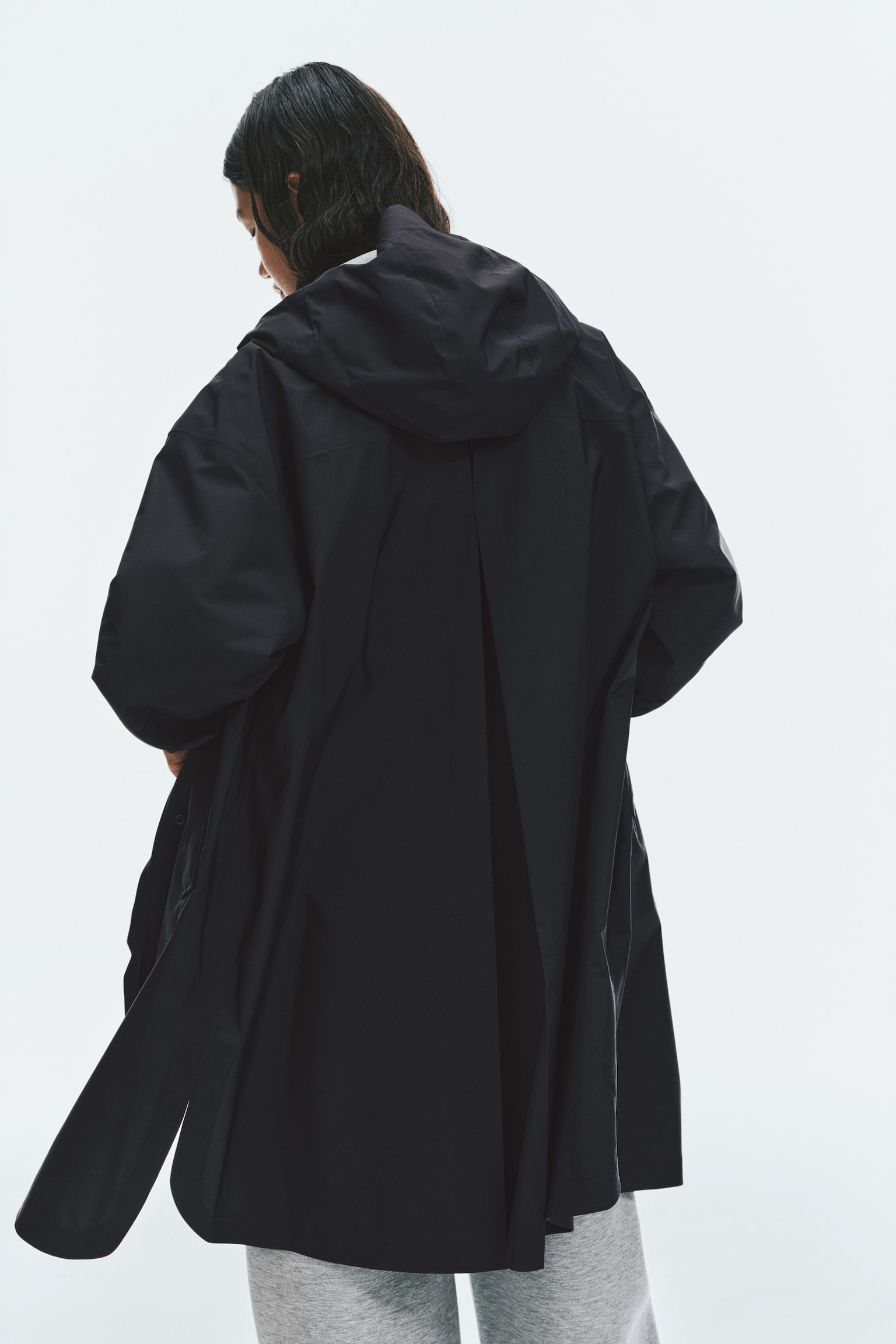 Женские куртки H&M Move Loose-Fit Raincoat with StormMove™, цвет: Чёрный — фото 5