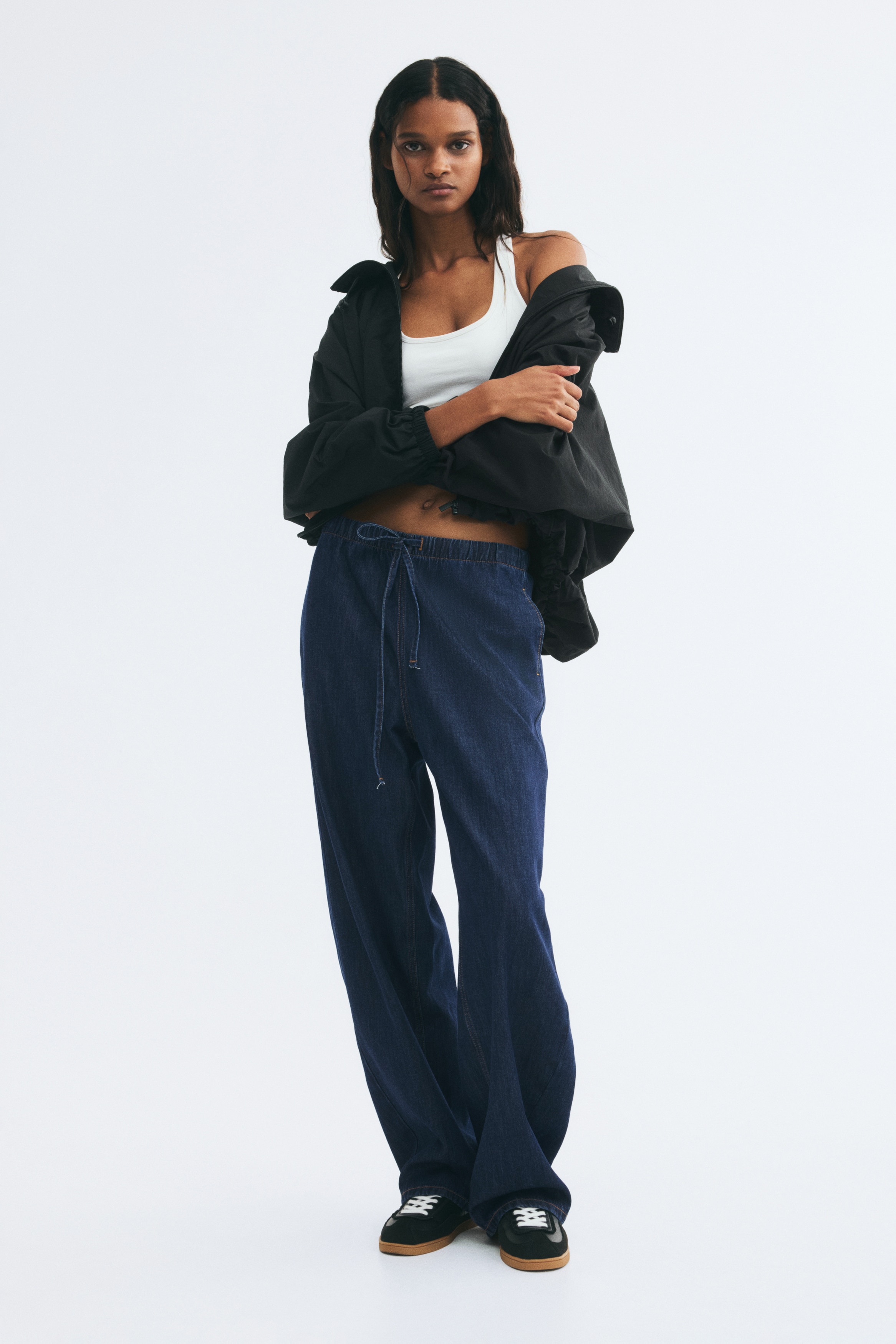 Barrel trousersModel