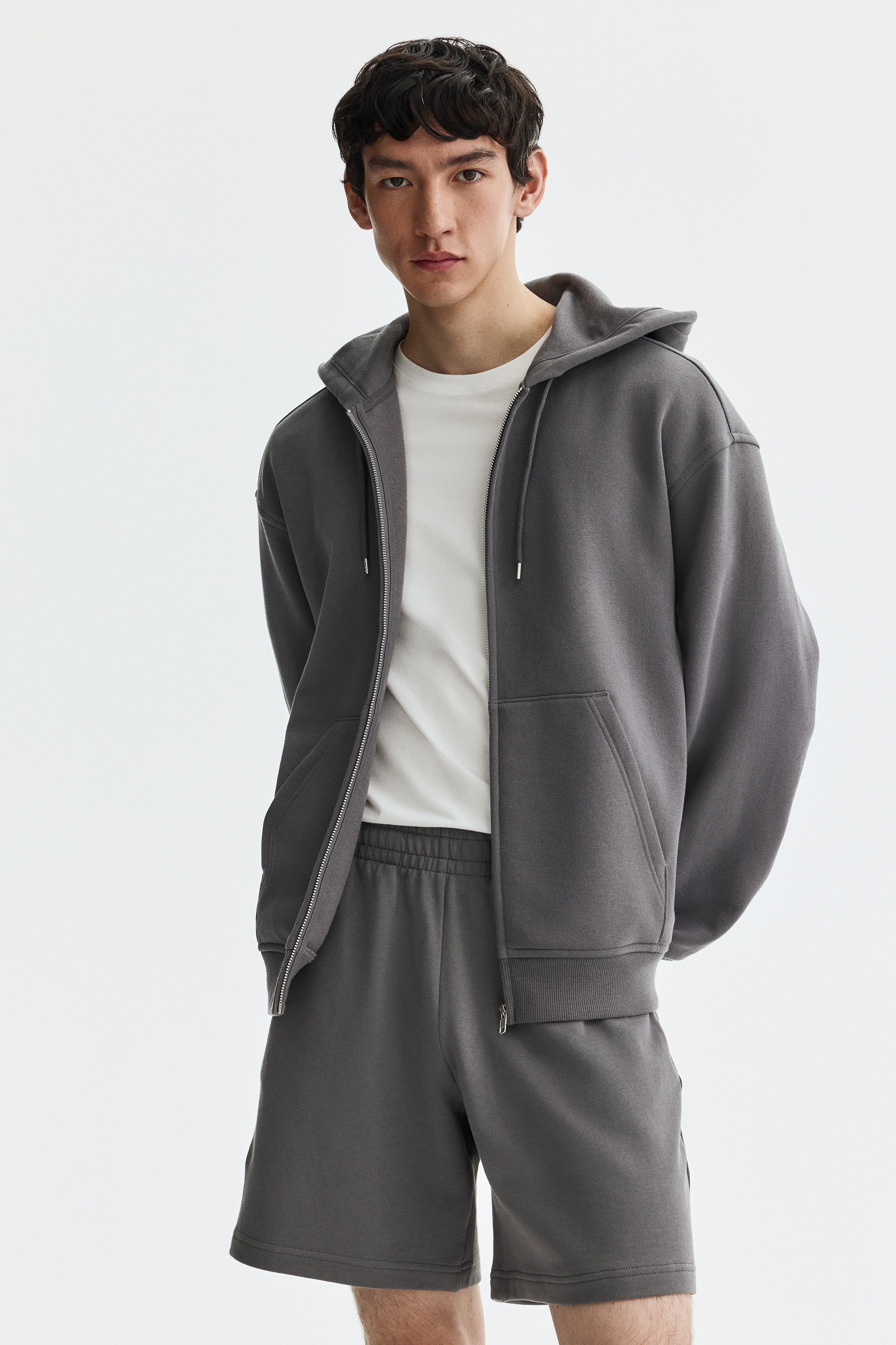 マビームーン　Bonding Sweat Hoodie and Shorts Men's Gray Regular-Fit Sweatshorts | H&M US