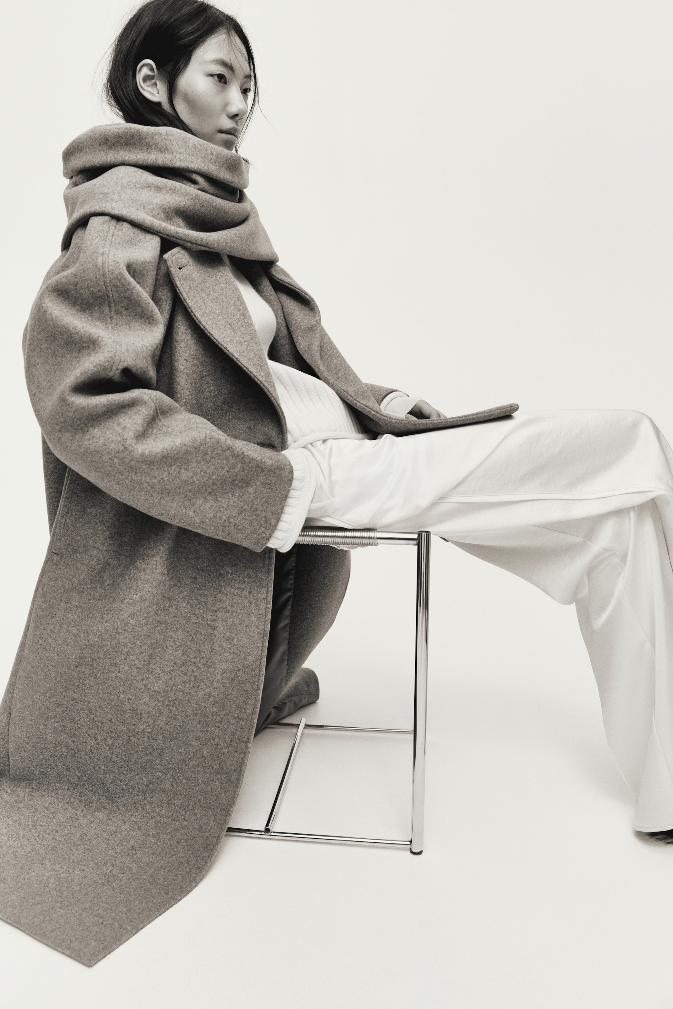 이미지 확대 보기: 새틴 플레어 팬츠 - 크림 - 여성 | H&M KR 4