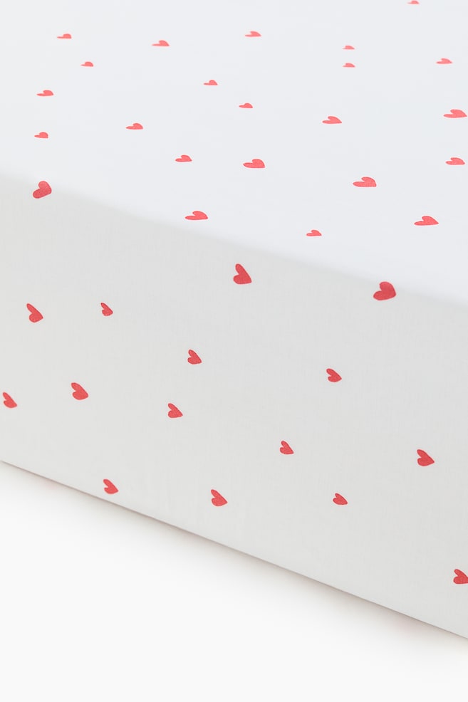 Patterned cotton fitted sheet - White/Hearts/Old rose/Small flowers/Light blue/Fish/Light blue/Planes/White/Rainbows/Light green/Vehicles/Dark blue/Space motifs/Light greige/Floral/Light pink/Floral/Cream/Floral/White/Cherries/Light beige/Dinosaurs/Green/Dinosaurs/White/Spotted/Light pink/Patterned/Light yellow/Oranges/Light beige/Unicorns/White/Hearts - 1