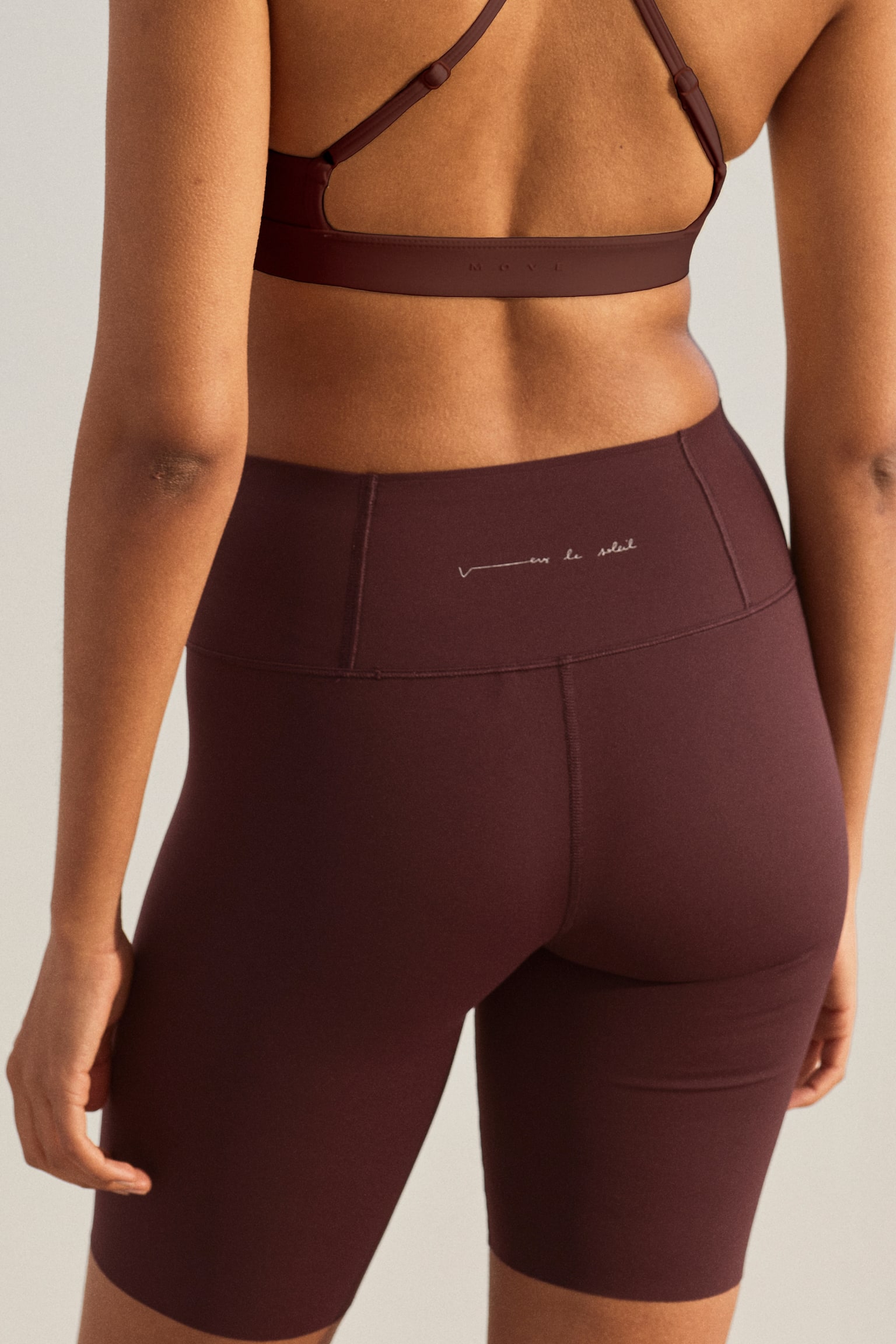 Женские шорты H&M High-Waist Bike Shorts with ShapeMove™, цвет: Шоколадный сливовый — фото 4