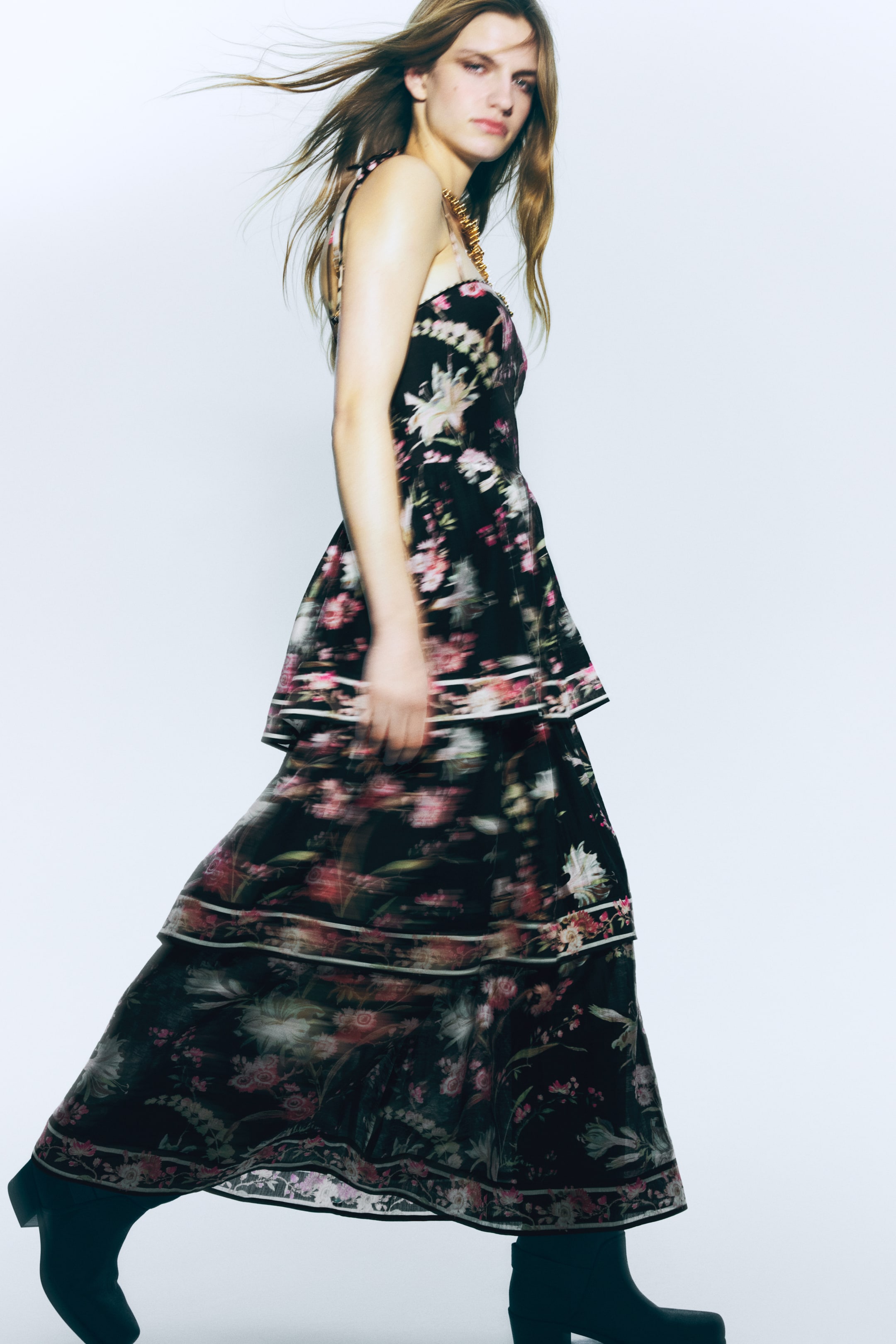 Grotere afbeelding bekijken: Volantjurk van linnenmix - Zwart/bloemen - DAMES | H&M NL 1