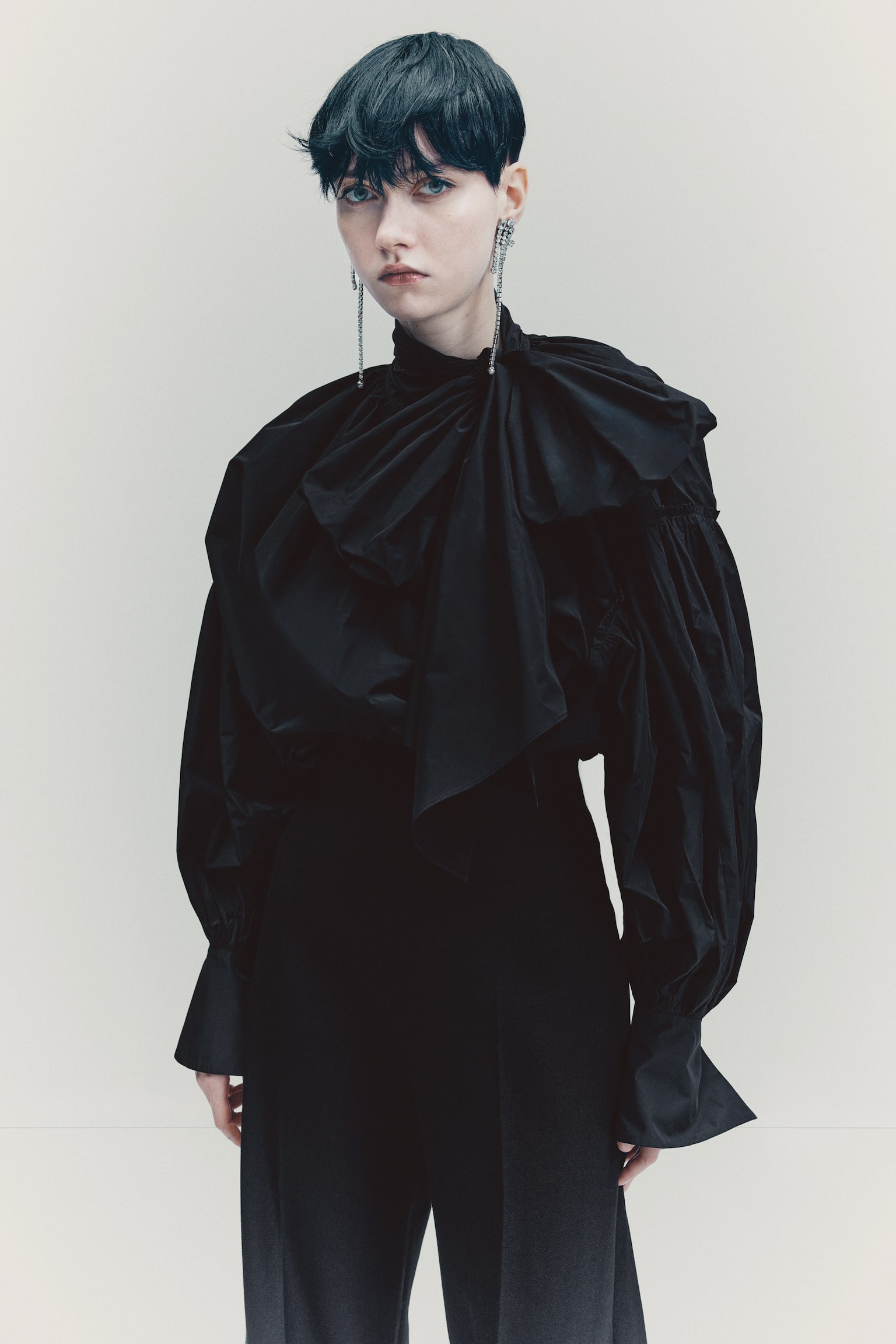 Blúzka s ozdobnou mašľou - Čierna - 5