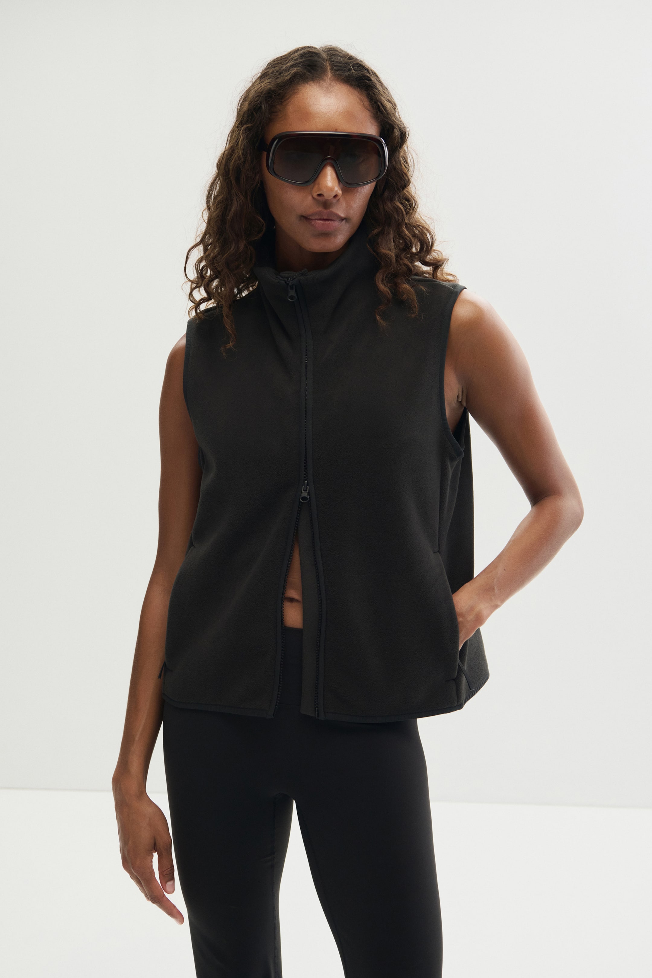 Женские жилеты H&M Fleece Sports Vest — фото 4