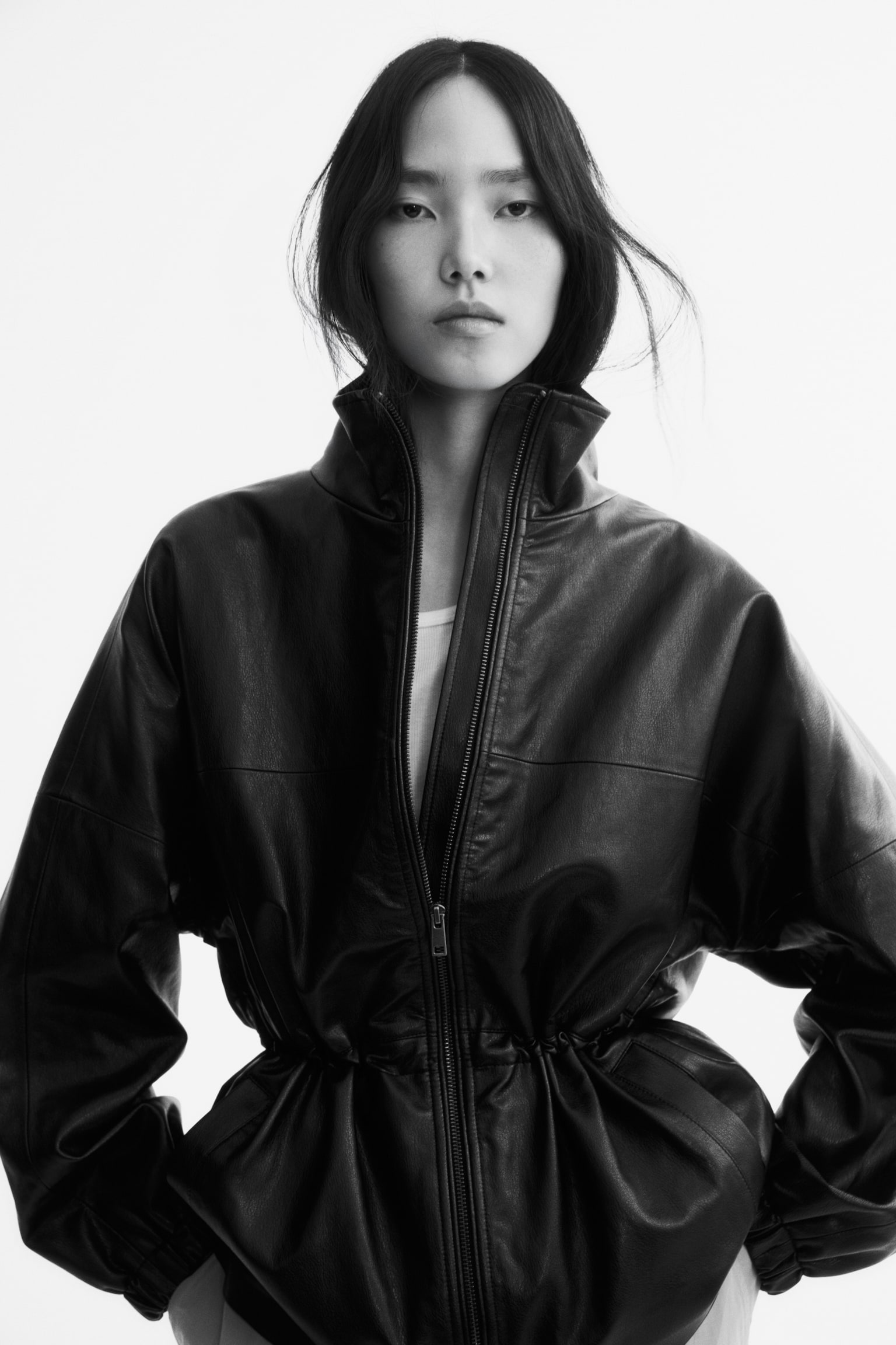 Женская куртка H&M Oversized Drawstring-Waist, цвет: Чёрный — фото 4