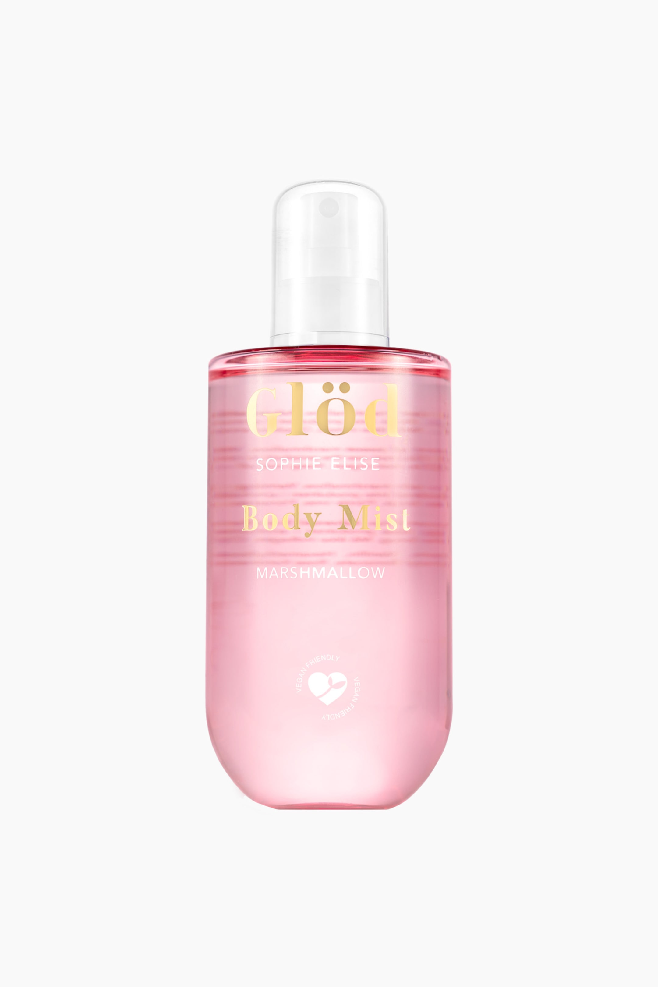 Se større billede: En gennemsigtig flaske med lyserød kropsmist står oprejst og vender fremad. Den har en gennemsigtig plastikhætte, der dækker en hvid spraypumpe, med "Glød Sophie Elise Body Mist Marshmallow" trykt i guld og hvid på forsiden, og et hvidt vegansk hjerte-logo synligt nedenunder.