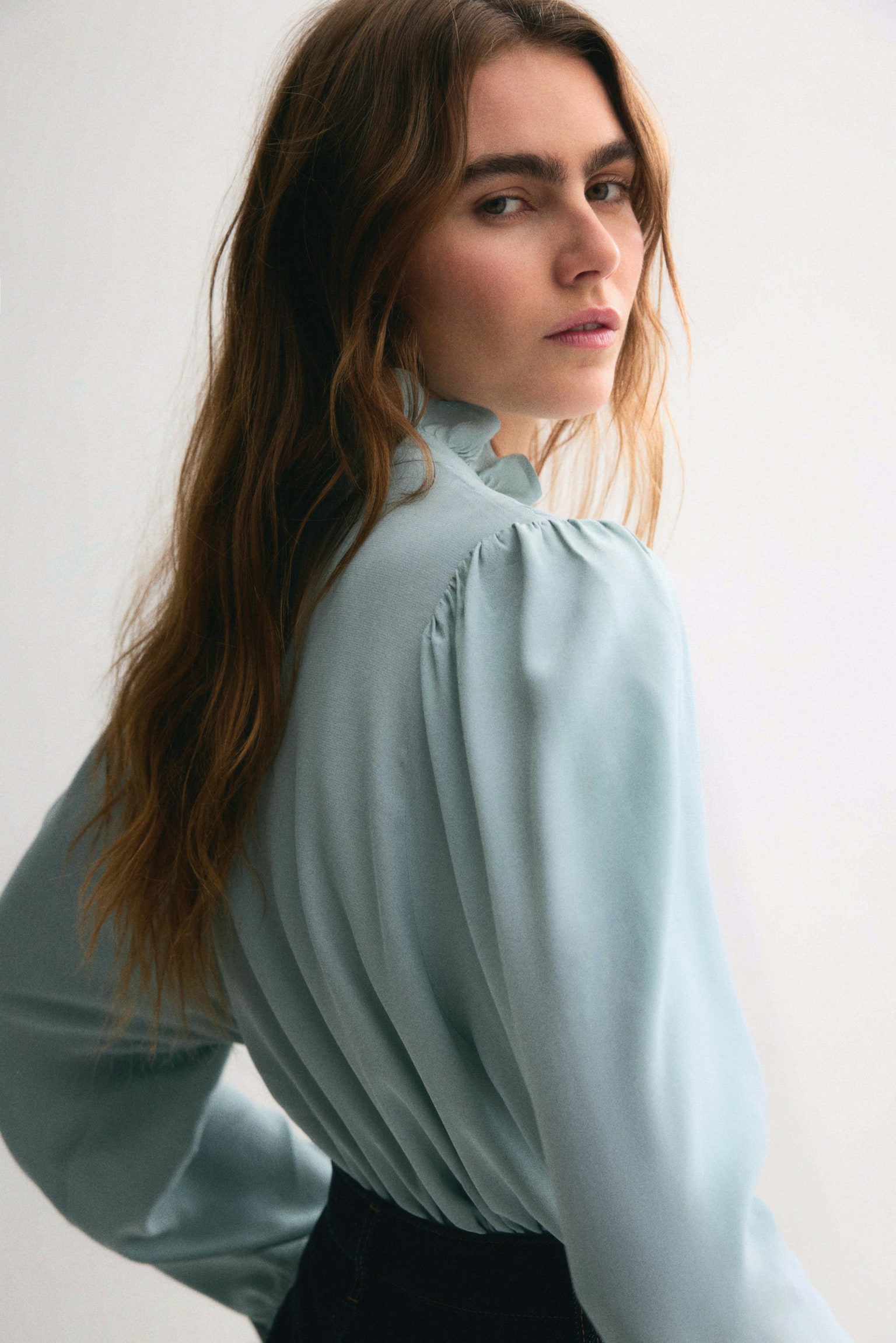 Frill-collared viscose blouse - Light turquoise/White - 4