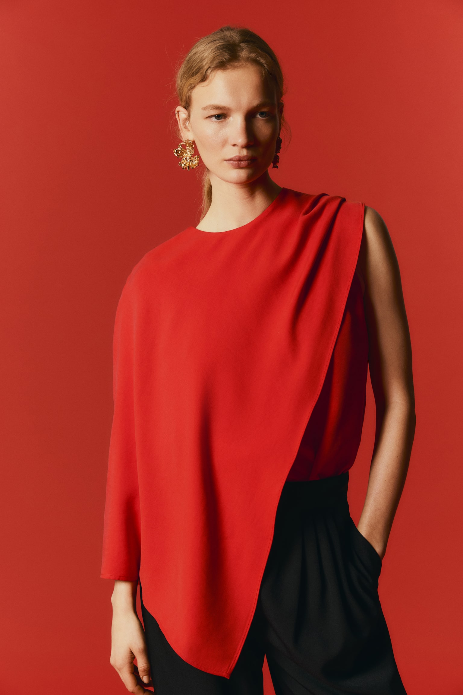 Blouse asymétrique avec cape - Rouge vif - 5