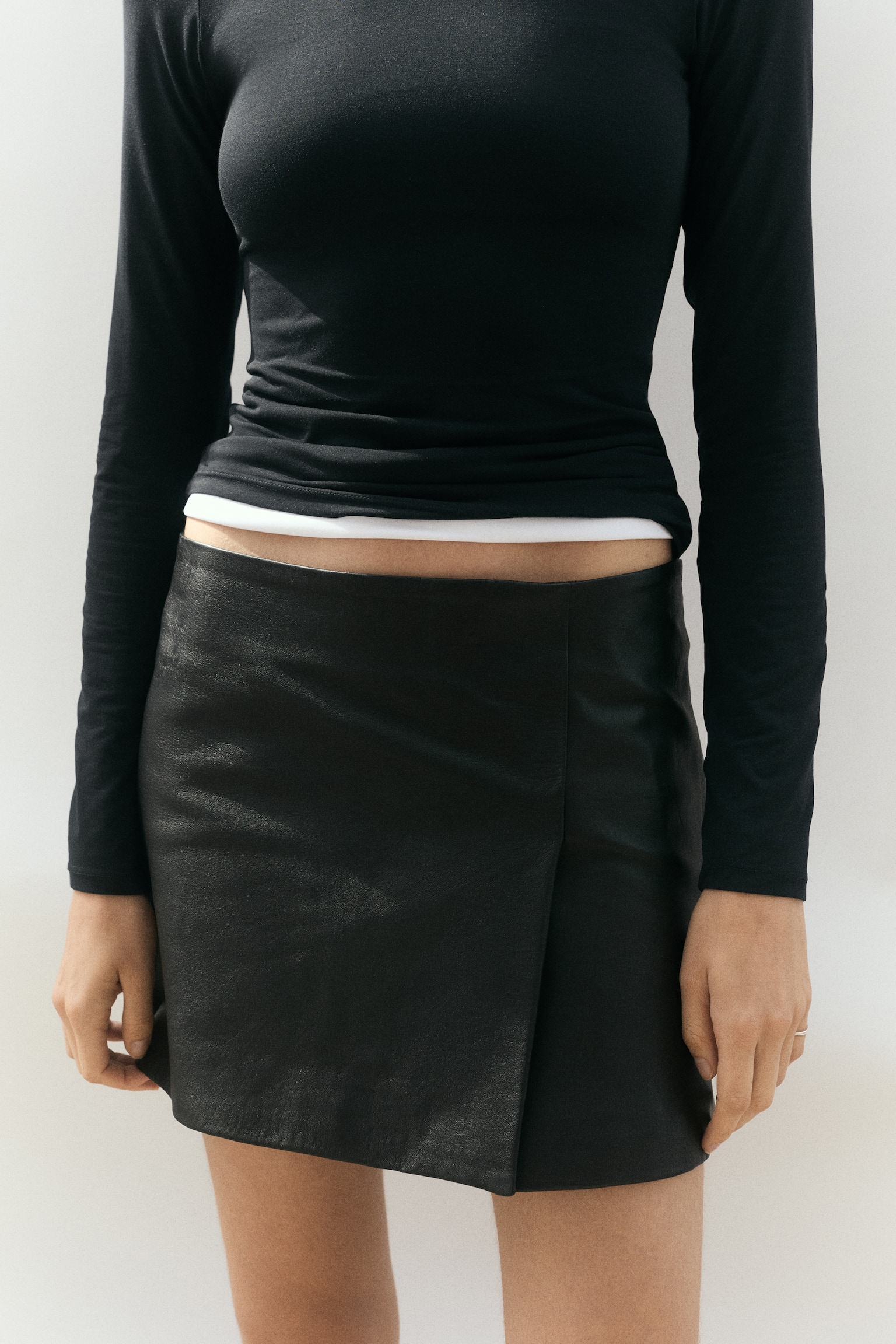 Женский топ H&M Long-Sleeved Modal Top, цвет: Чёрный — фото 4