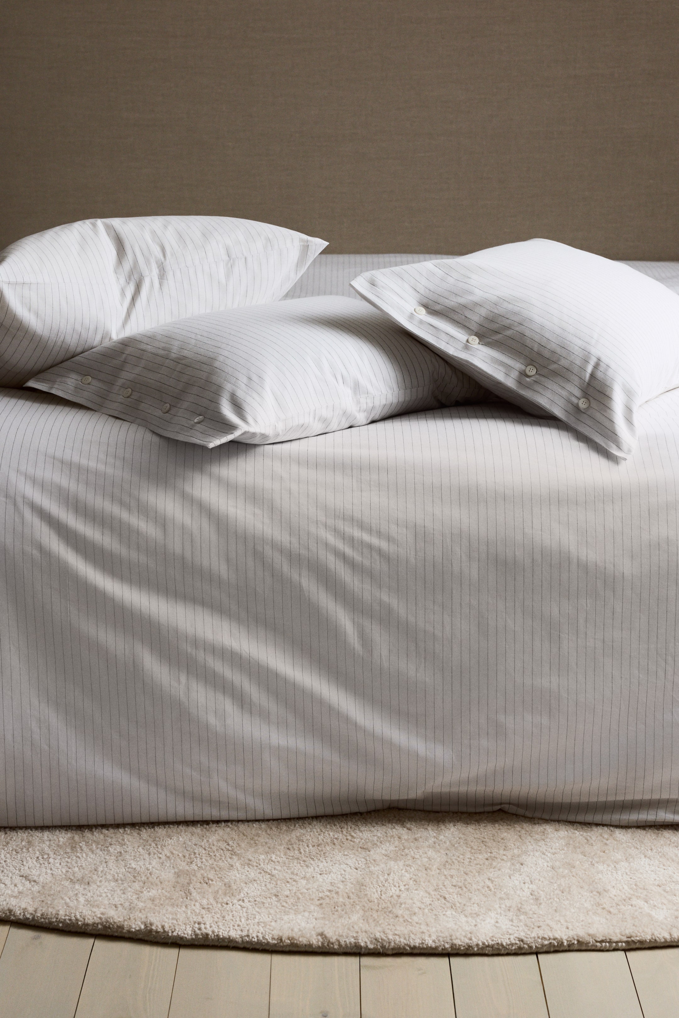 Grotere afbeelding bekijken: Dekbedset met krijtstrepen - tweepersoons - Wit/krijtstrepen - HOME | H&M NL 1