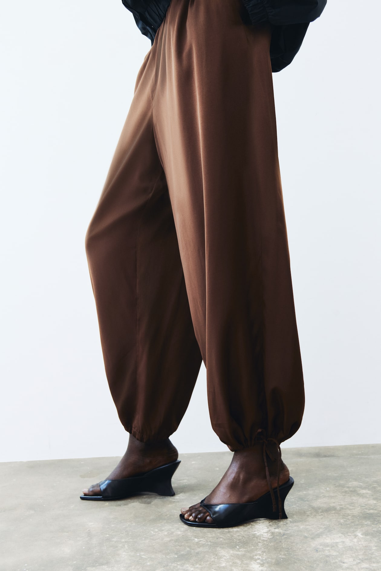 h&m brown dress pants Ladies - Dark Brown Drawstring-detail balloon trousers - Size: L