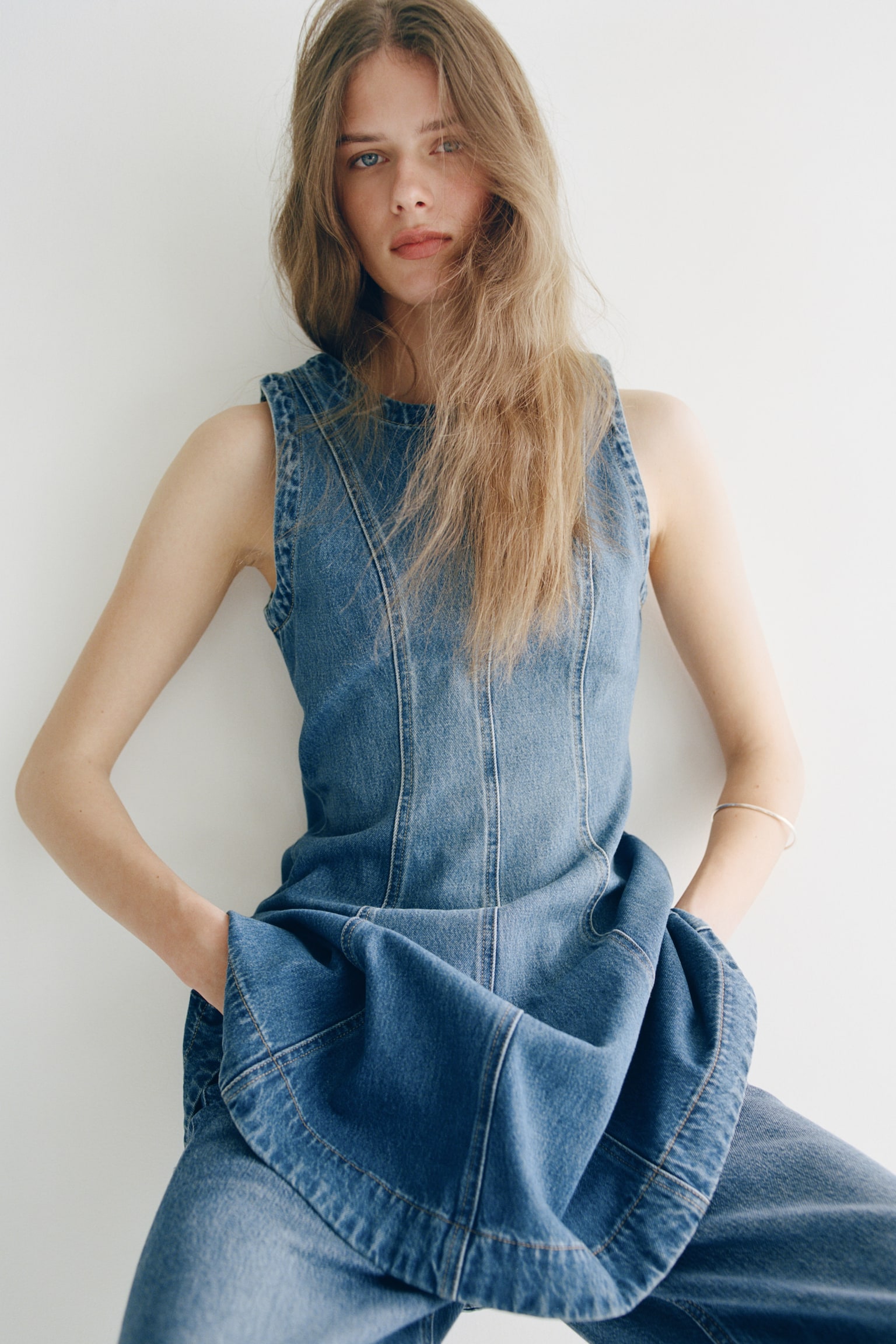 Женское платье H&M Flared-Skirt Denim Dress, цвет: Джинсовый синий — фото 3